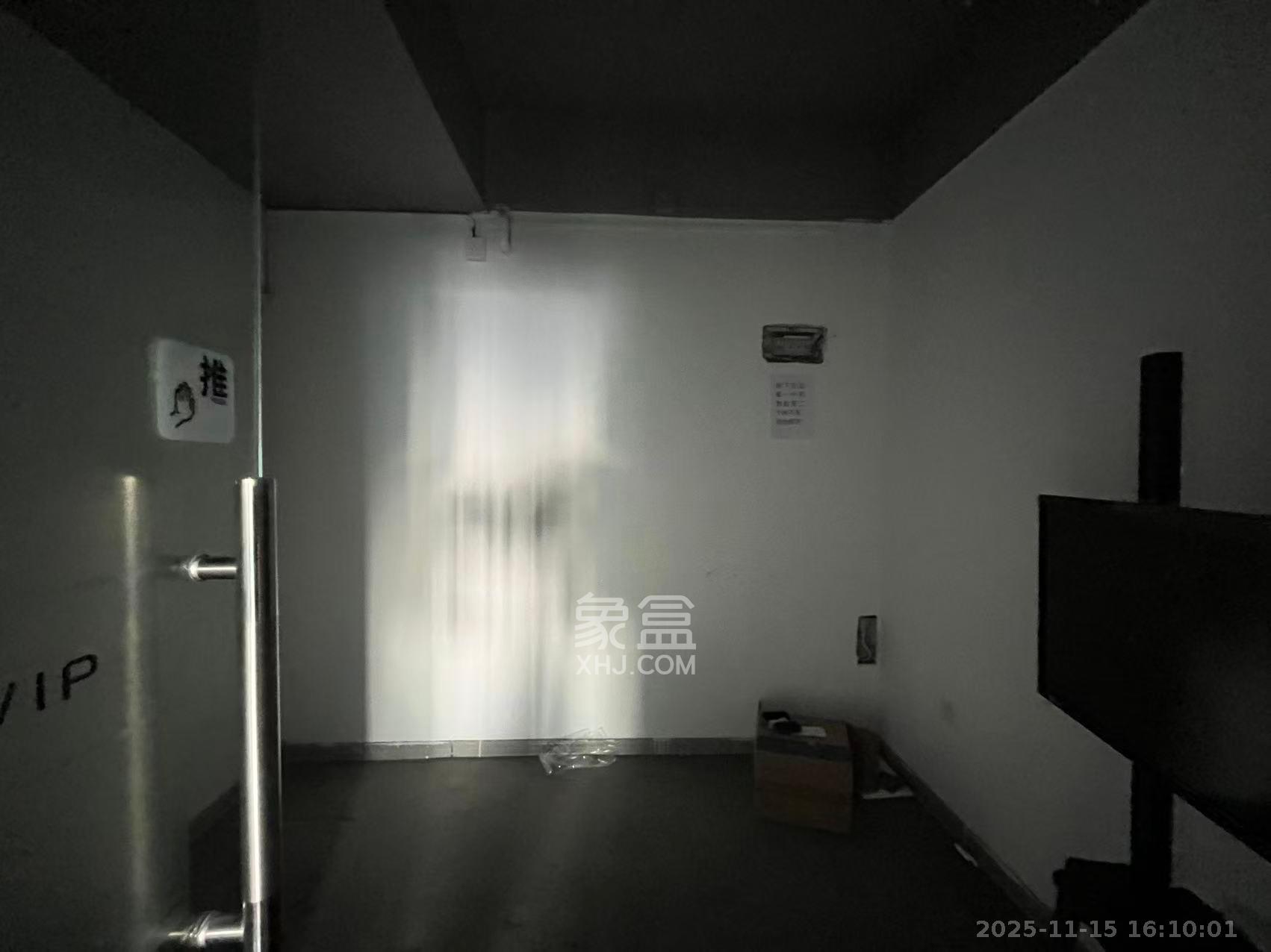 东友星座  1室1厅1卫    13000.0元/月室内图