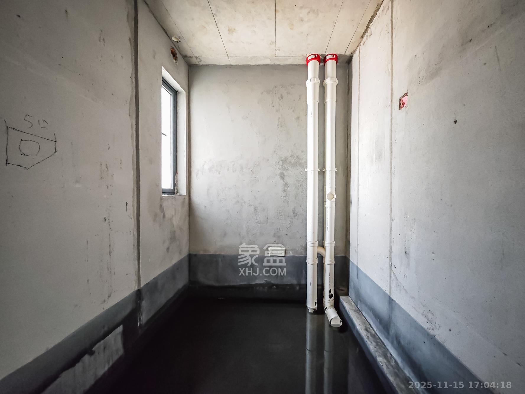 周南学府  4室2厅2卫    107.0万卫生间