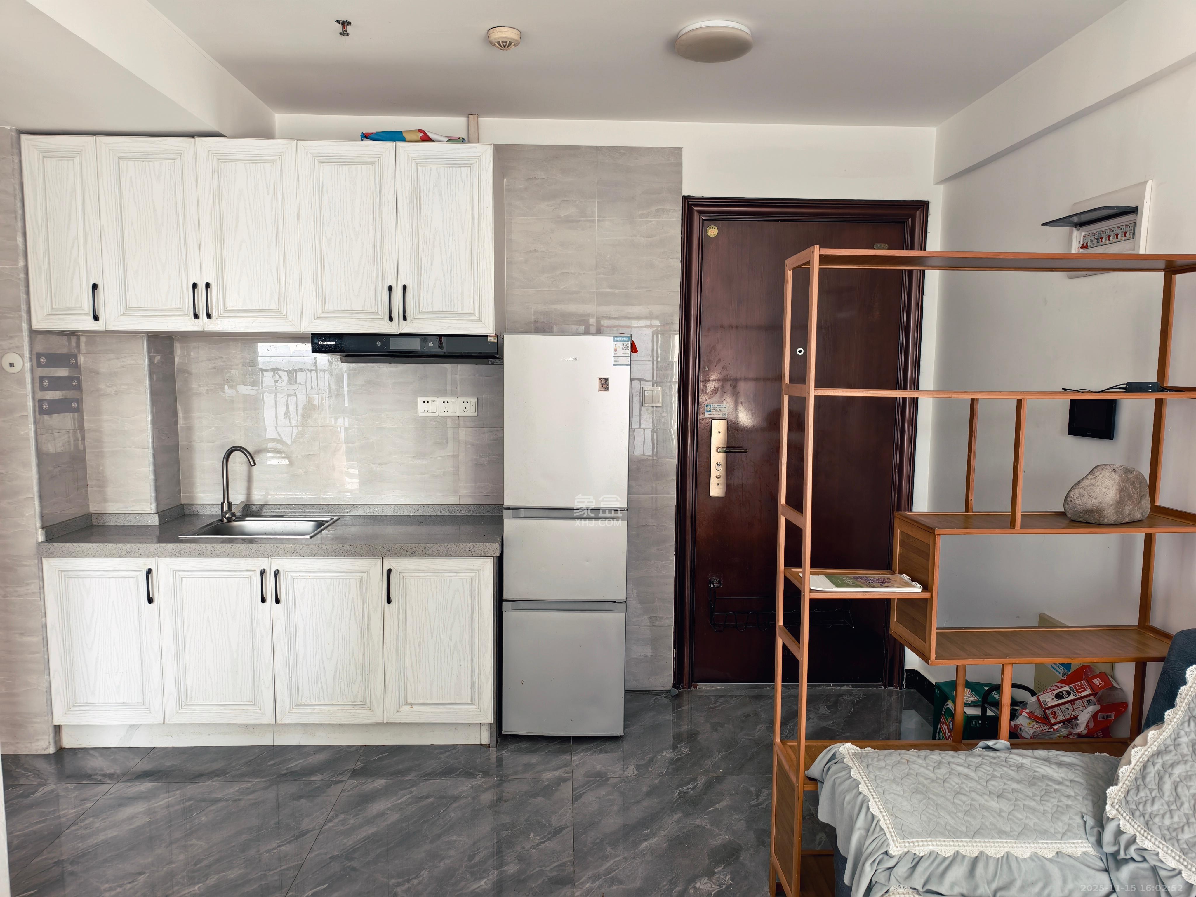 复地星光天地  1室1厅1卫    2000.0元/月室内图