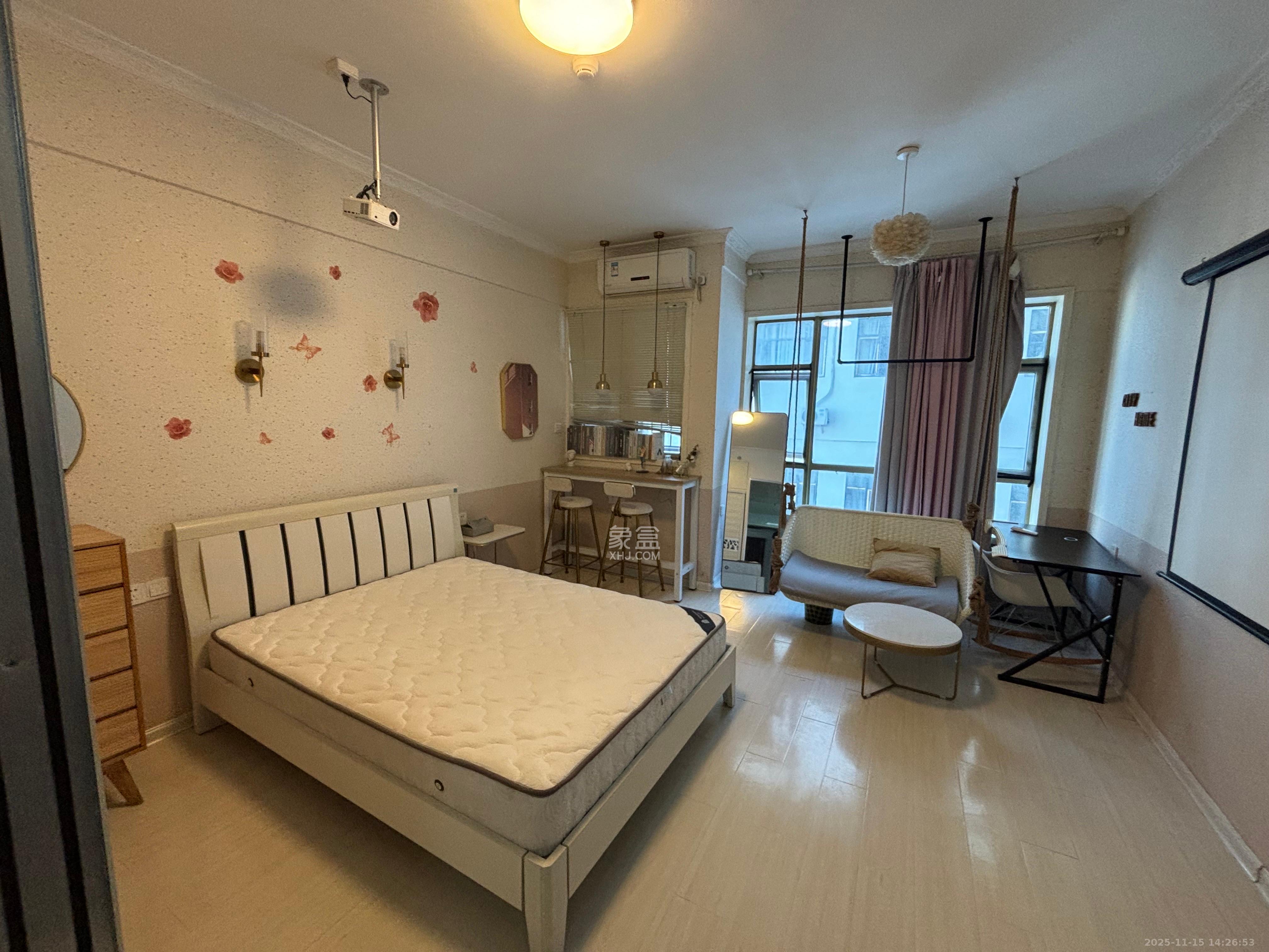 江岸丽都（江与城）  1室0厅1卫    2500.0元/月