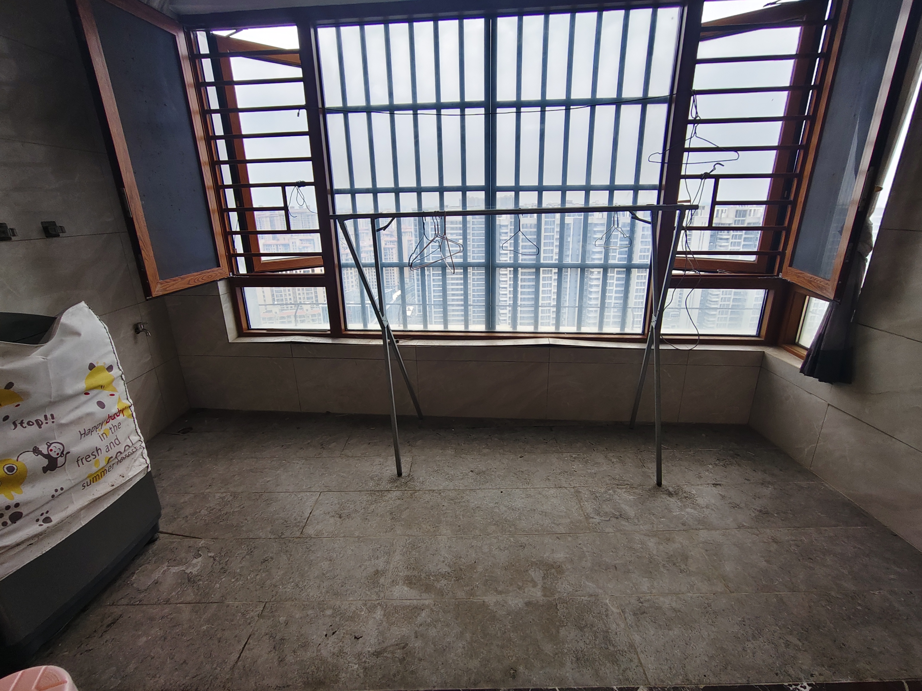 消防总队琼山住宅小区 3室2厅3卫 3000.0元/月 消防总队琼山住宅小区 3室2厅3卫 3000.0元/月室内图