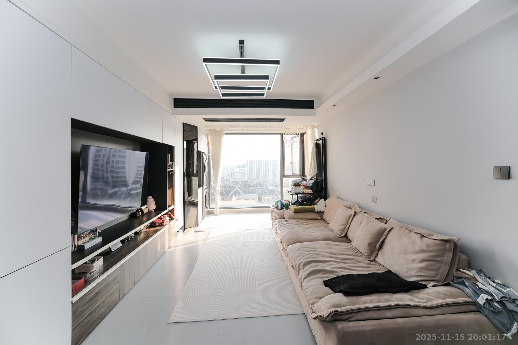 保利香槟国际 3室2厅1卫 92.0万 保利香槟国际 3室2厅1卫 92.0万客厅