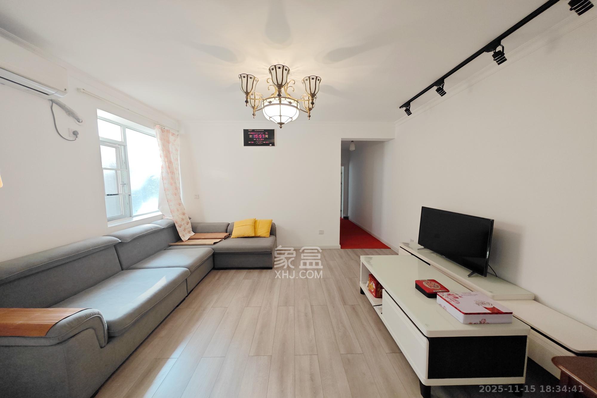 华韵07  2室2厅1卫    62.0万客厅