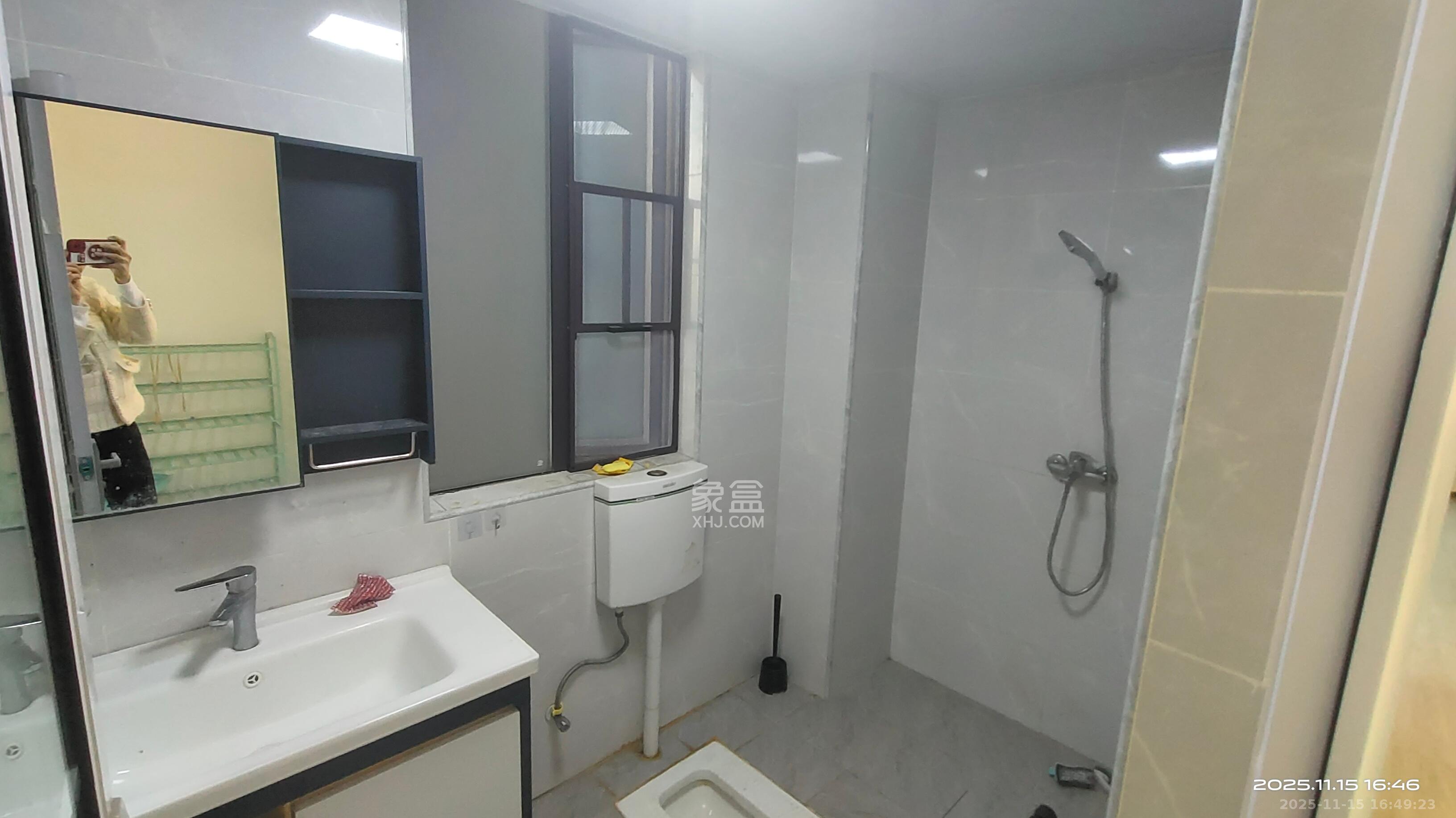 绿地之窗  3室2厅1卫    2000.0元/月室内图