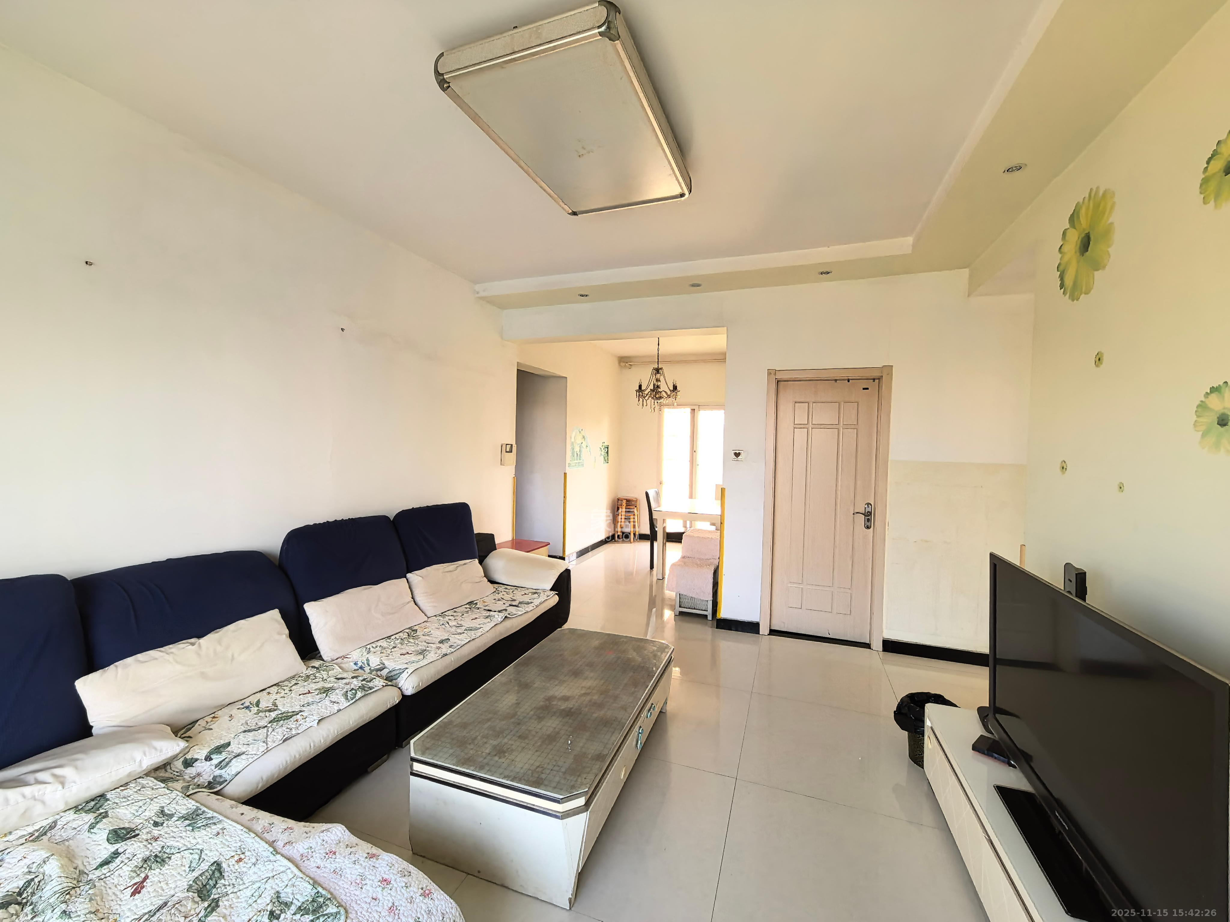 中房F联邦 3室2厅1卫 2300.0元/月 中房F联邦 3室2厅1卫 2300.0元/月室内图