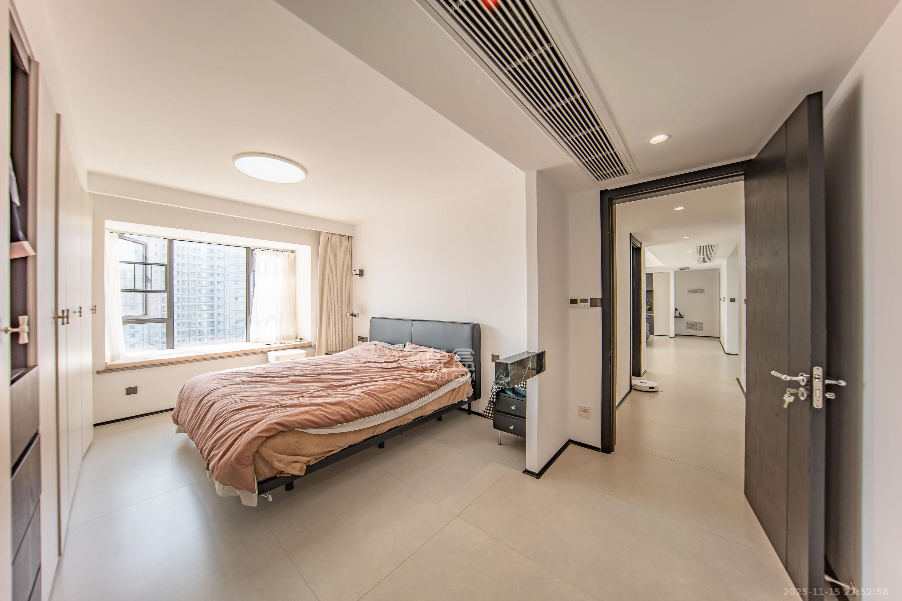 卓越洋湖晴翠  4室2厅2卫    240.0万卧室