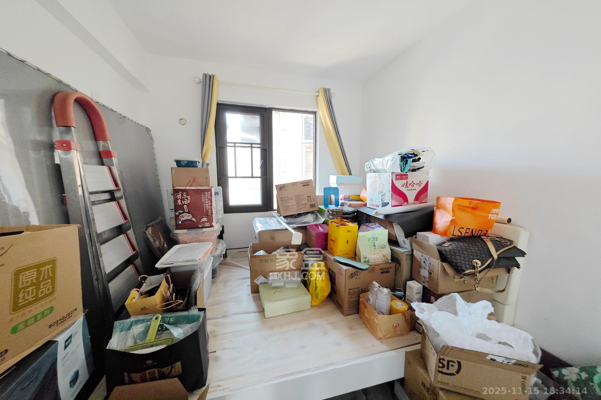 保利大都汇四期 4室2厅2卫 155.0万 保利大都汇四期 4室2厅2卫 155.0万卧室