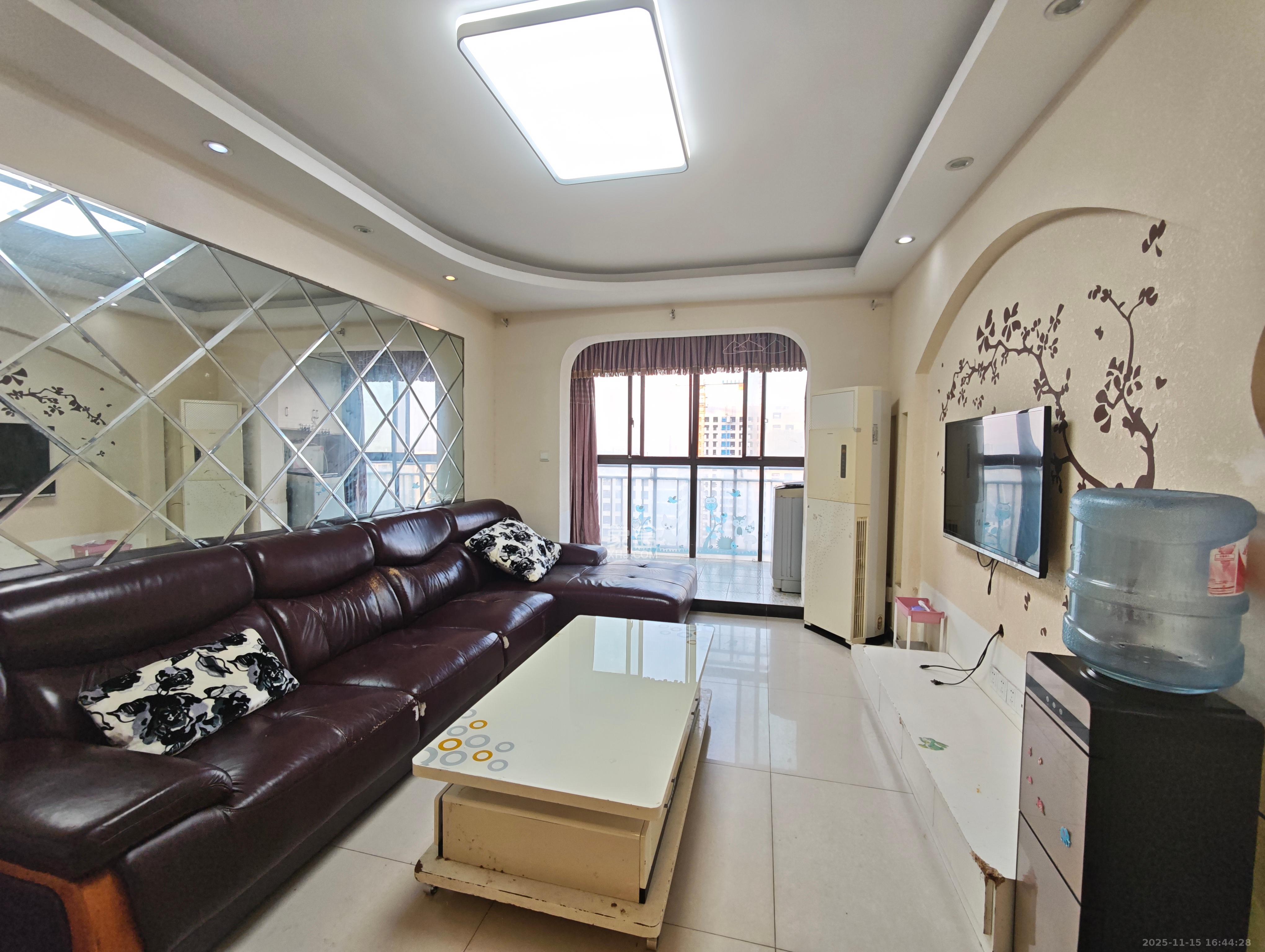 水岸世景  2室2厅1卫    1800.0元/月室内图