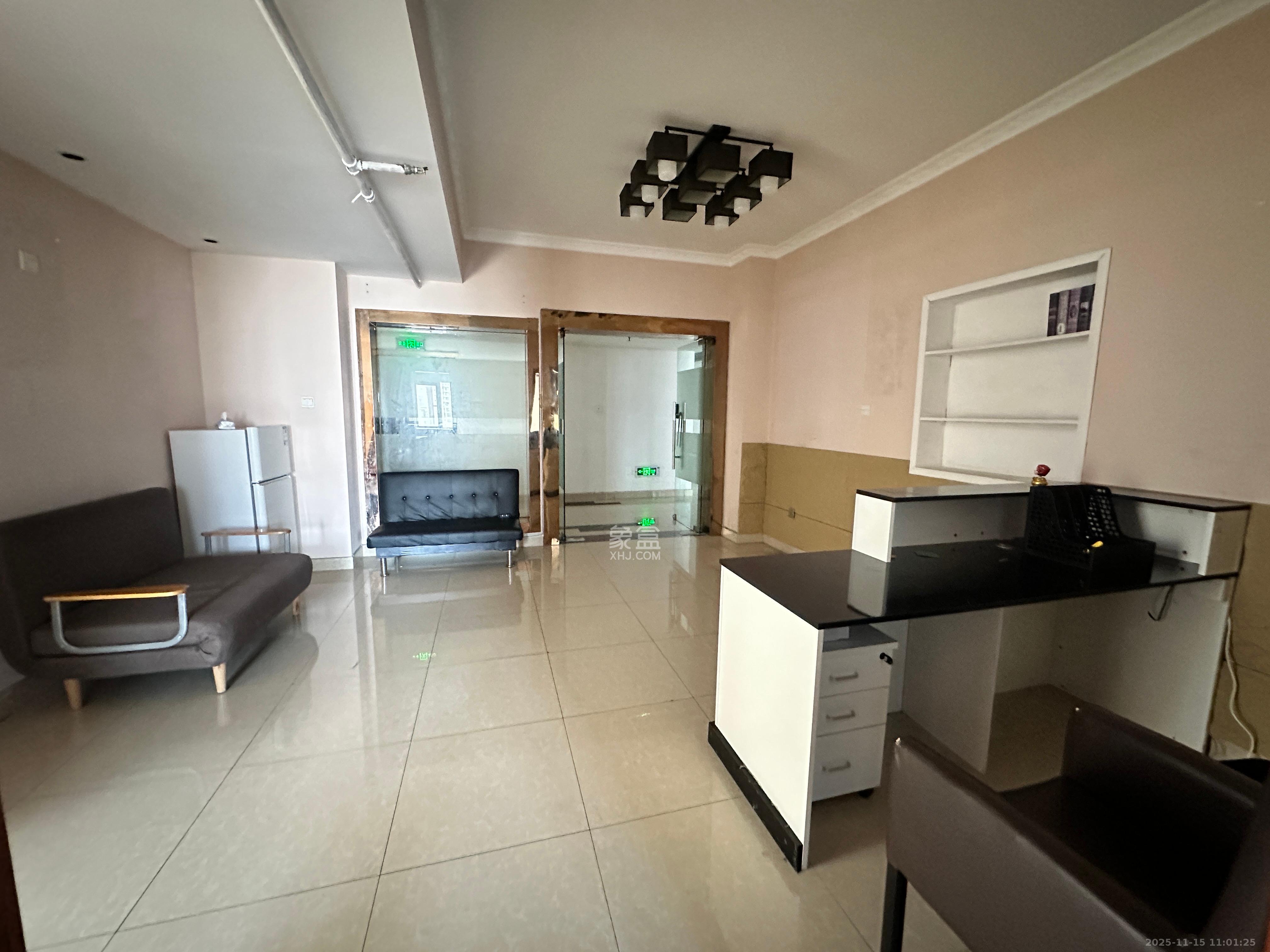 长房中庭国际(东郡华蓉广场) 1室0厅0卫 5000.0元/月 长房中庭国际(东郡华蓉广场) 1室0厅0卫 5000.0元/月室内图