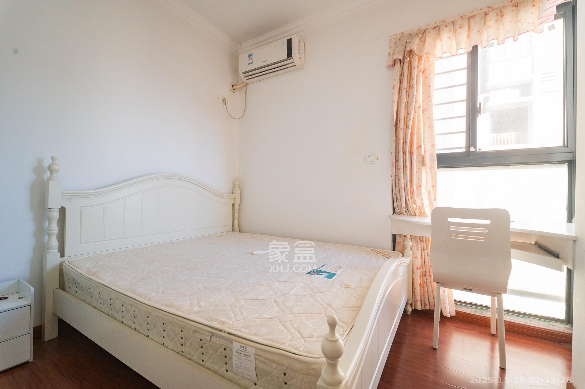 蓝山郡 2室2厅1卫 49.8万 蓝山郡 2室2厅1卫 49.8万卧室