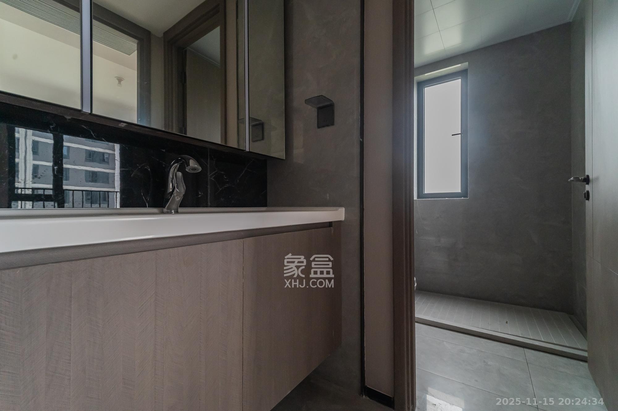 万科松湖天地 4室2厅3卫 265.0万 万科松湖天地 4室2厅3卫 265.0万卫生间