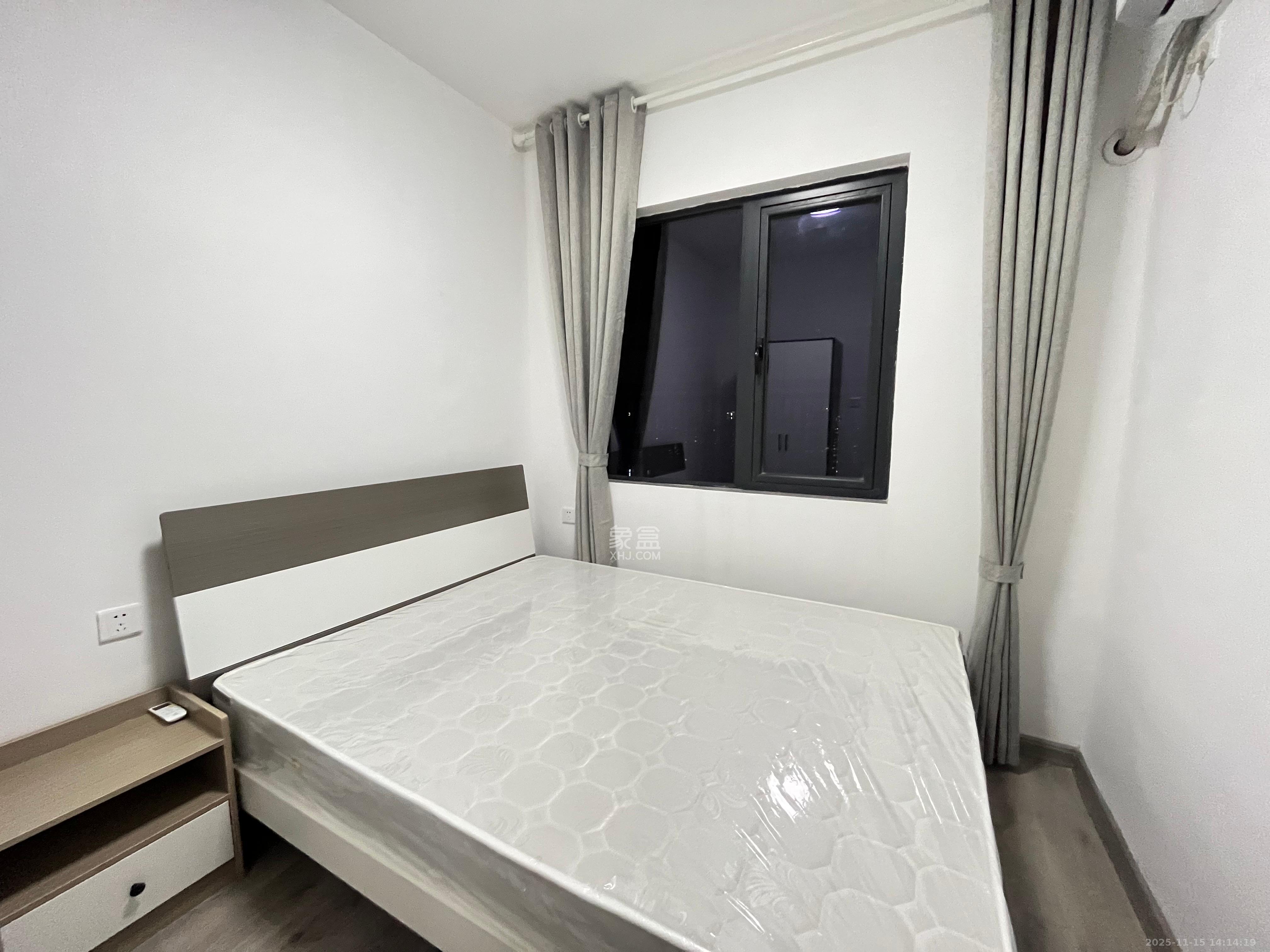 南山梅溪一方  3室2厅2卫    3000.0元/月室内图