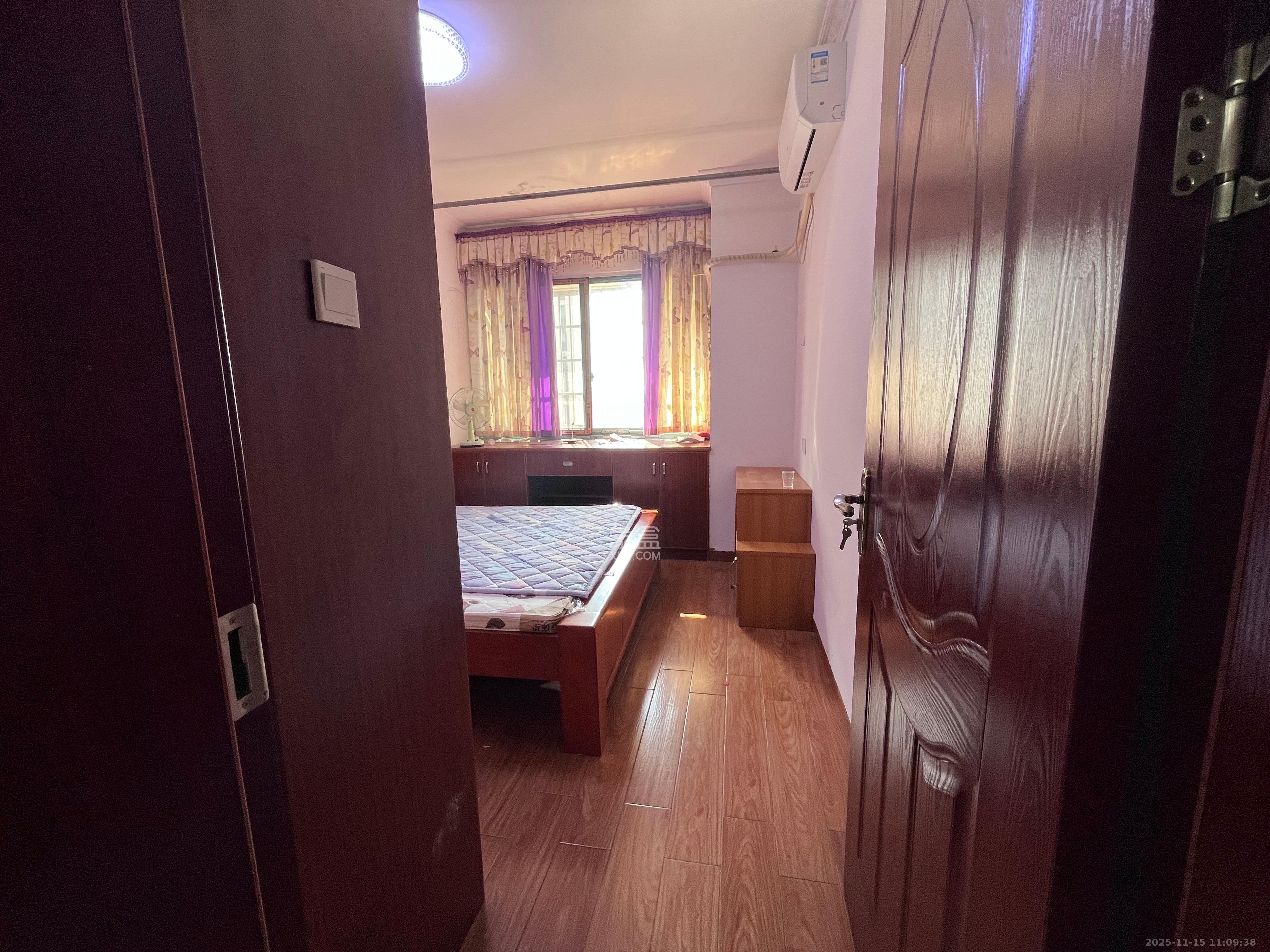 桥头家苑一期 2室2厅1卫 1600.0元/月 桥头家苑一期 2室2厅1卫 1600.0元/月室内图