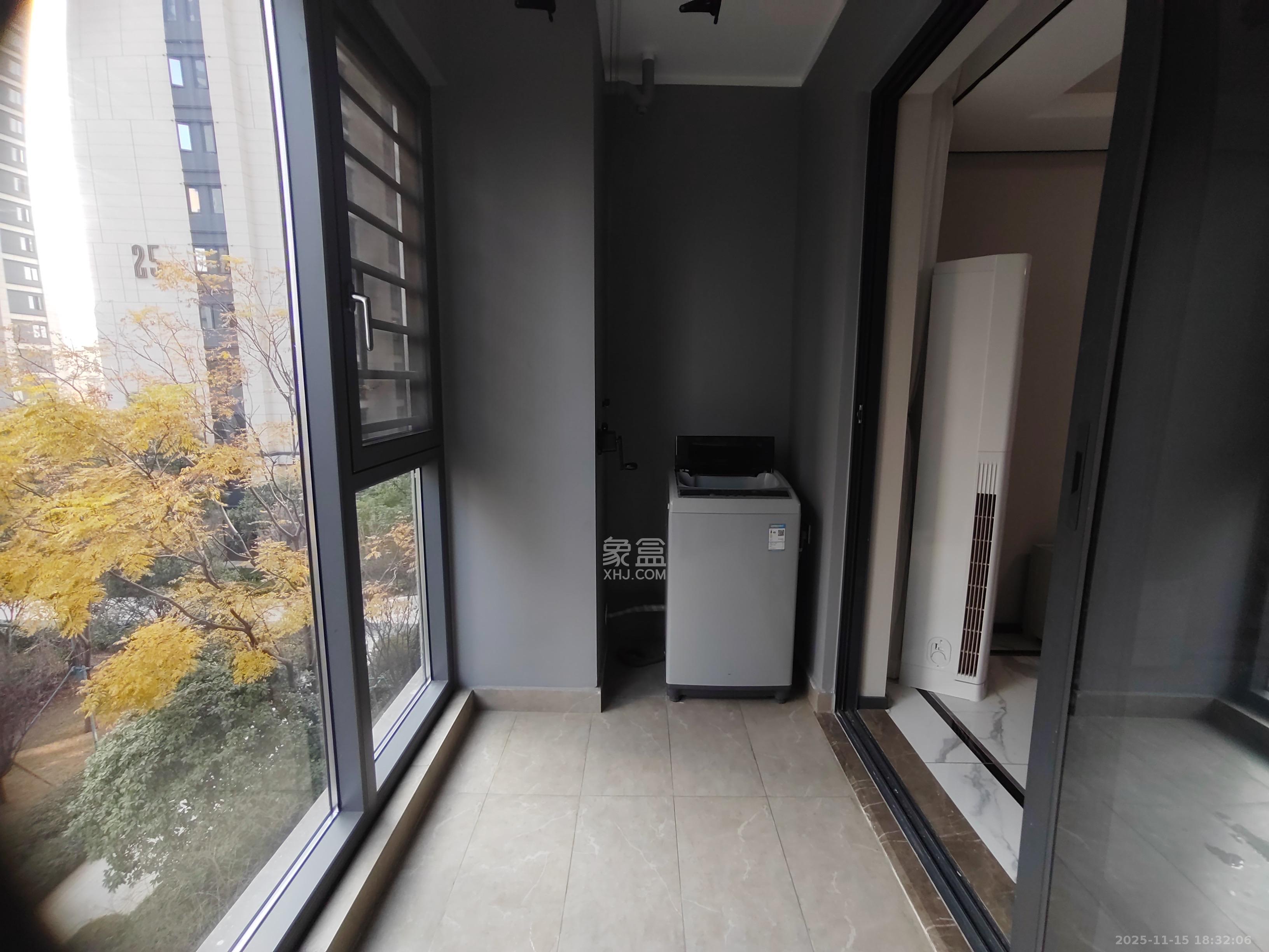 中海阅麓山二期  3室2厅2卫    2900.0元/月室内图