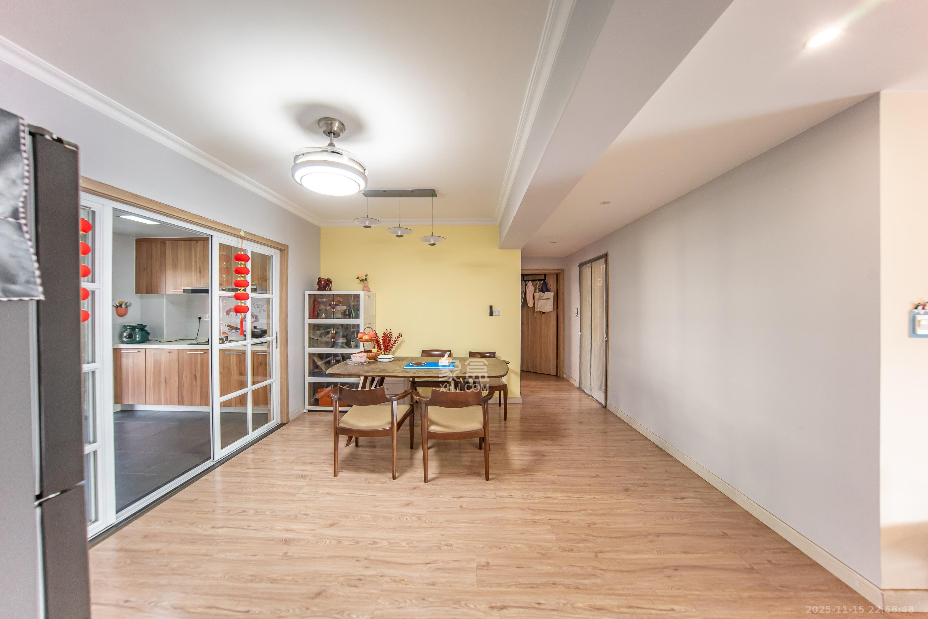 江山帝景雅典  3室2厅2卫    139.8万客厅