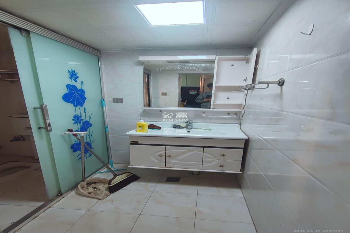 骑龙安置小区 2室2厅1卫 1800.0元/月 骑龙安置小区 2室2厅1卫 1800.0元/月室内图