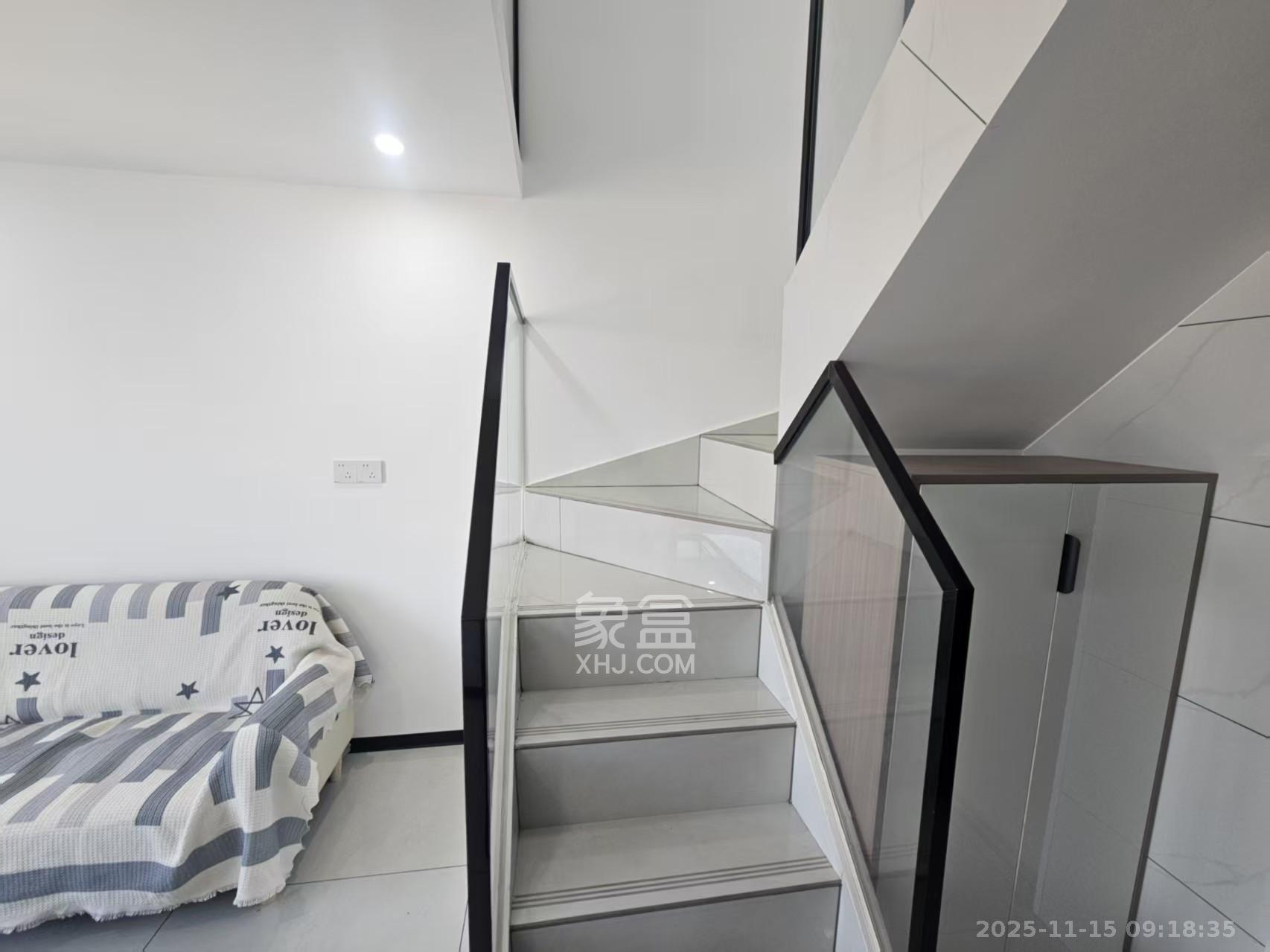 金地峯范  2室1厅1卫    2100.0元/月室内图