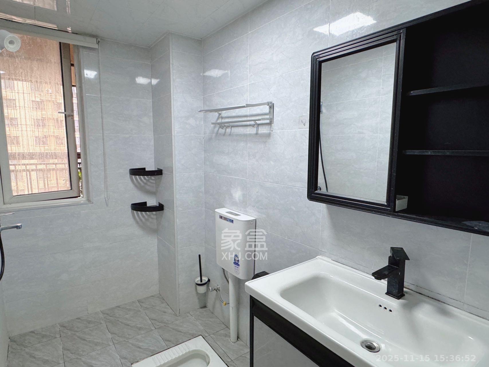 芙蓉万国城MOMA（卓越汇富苑）  3室1厅1卫    2200.0元/月室内图