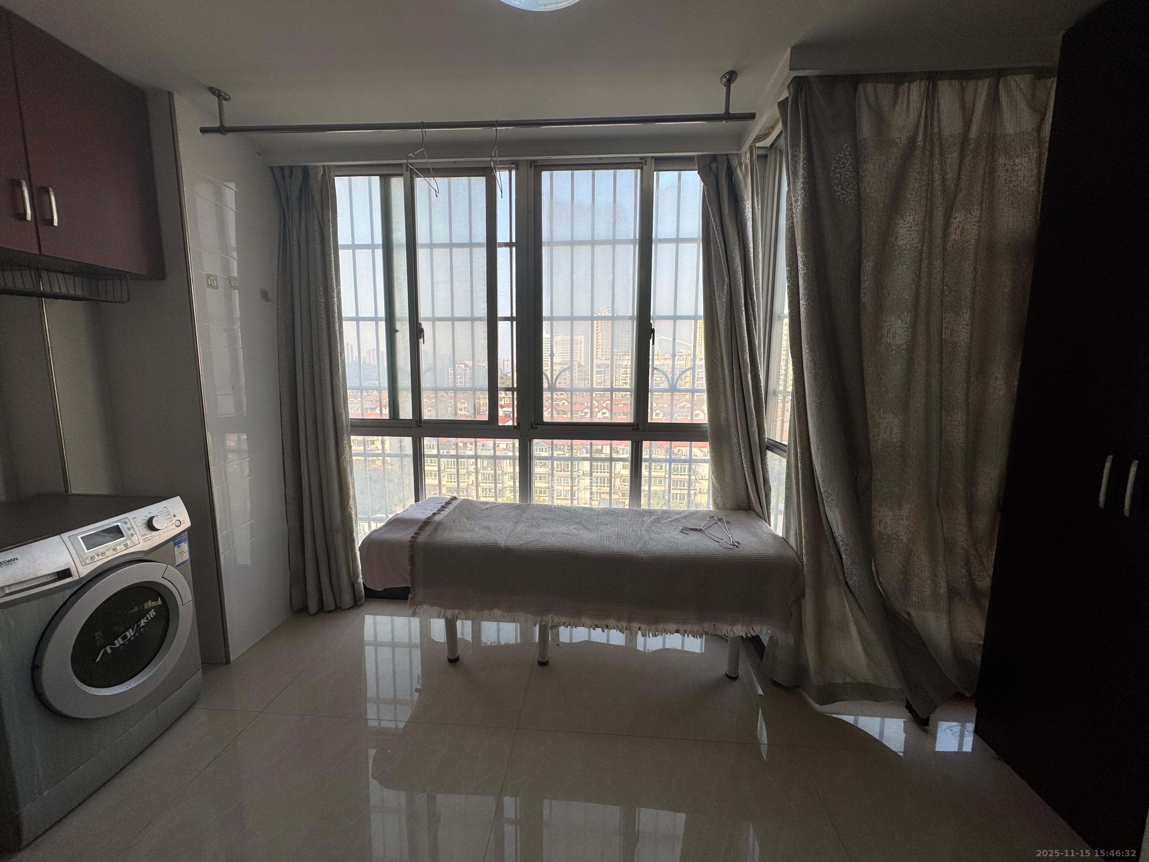 广场之星  3室2厅2卫    2000.0元/月室内图