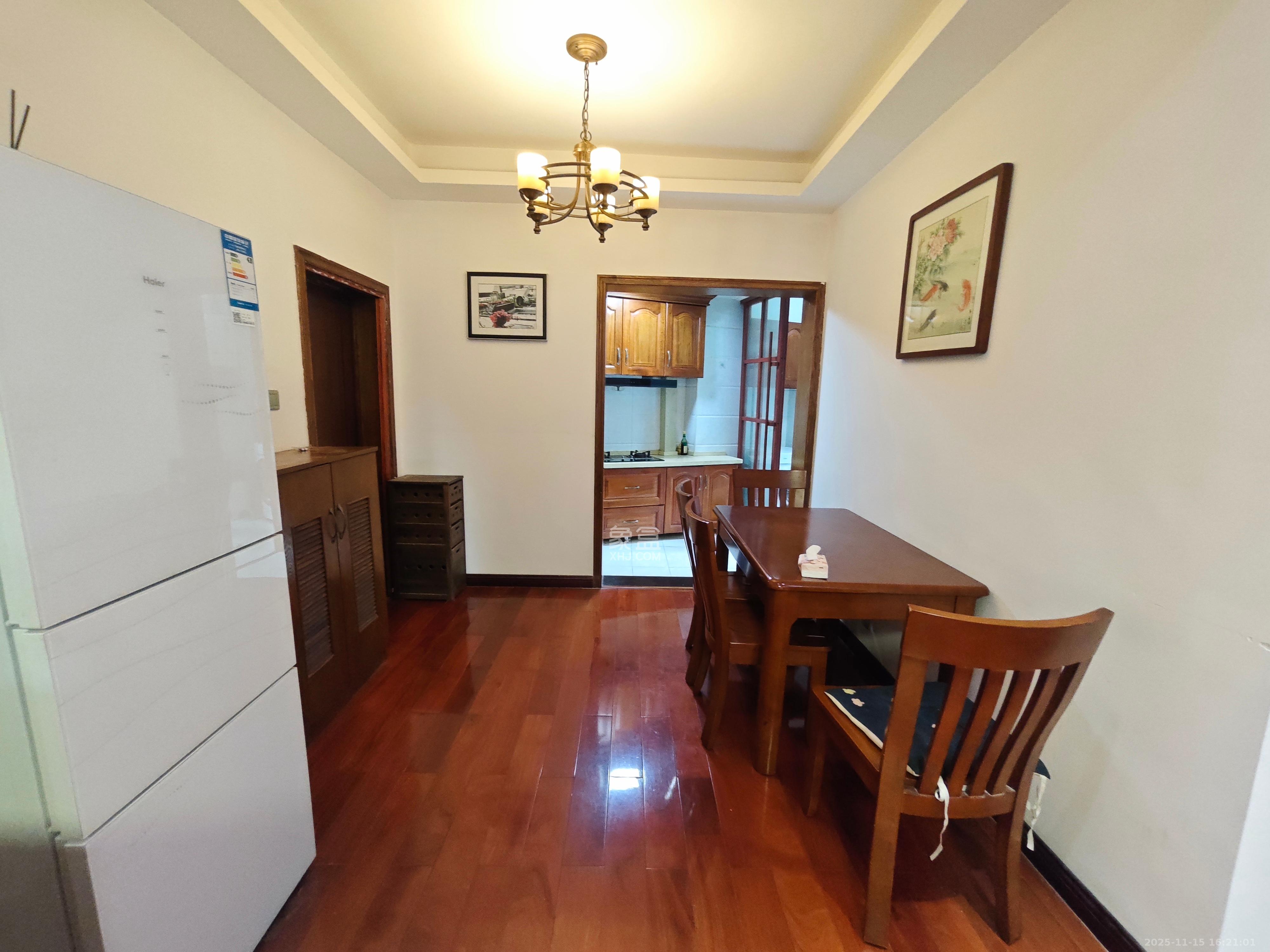 泊爱蓝湾  3室2厅1卫    2200.0元/月室内图