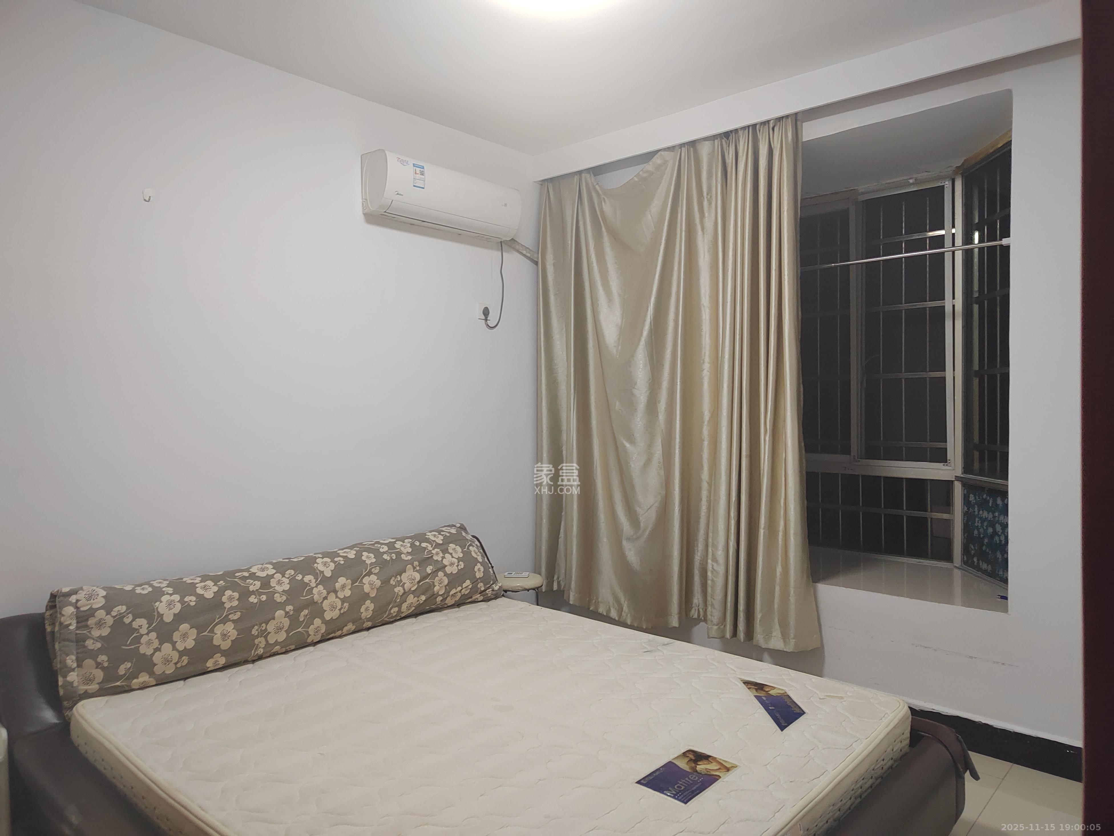 茶子山小区  1室1厅1卫    1400.0元/月室内图