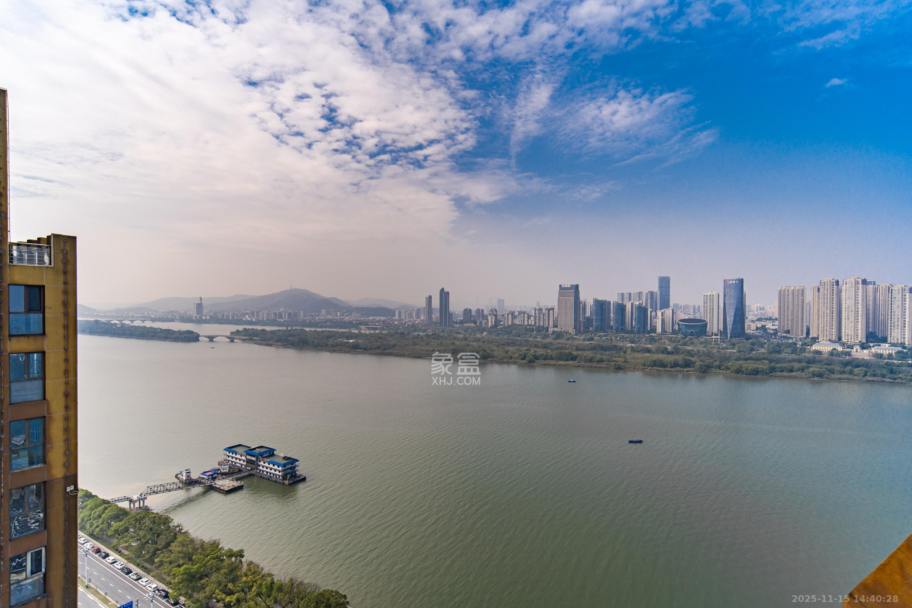 金色屋顶  5室2厅3卫    260.0万其他