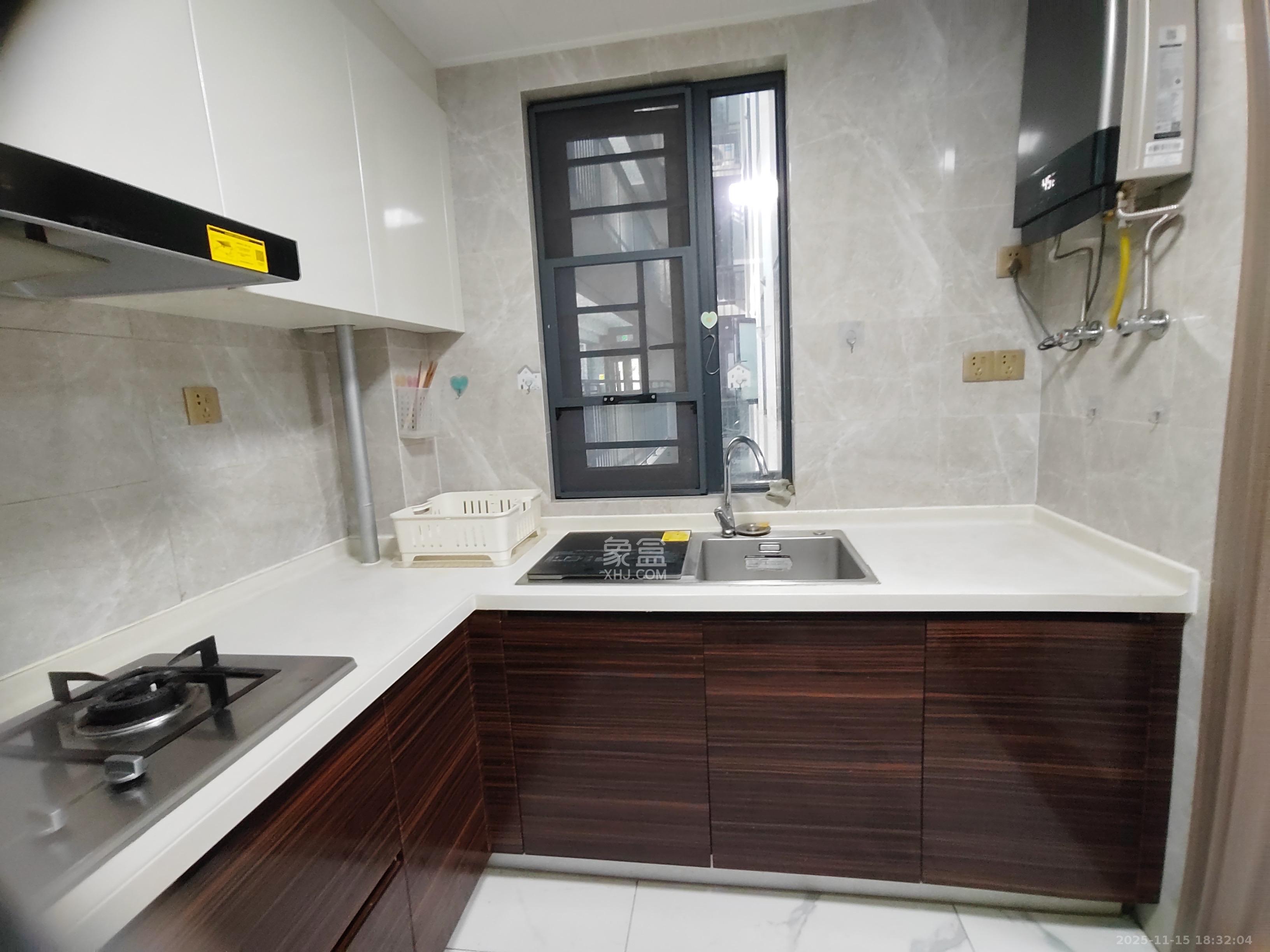 中海阅麓山二期  3室2厅2卫    2900.0元/月室内图