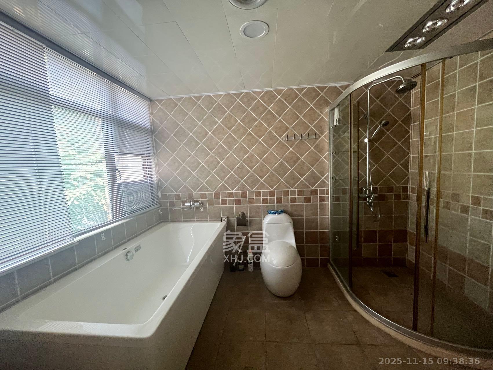 麓山恋迪亚溪谷  5室2厅3卫    7000.0元/月室内图