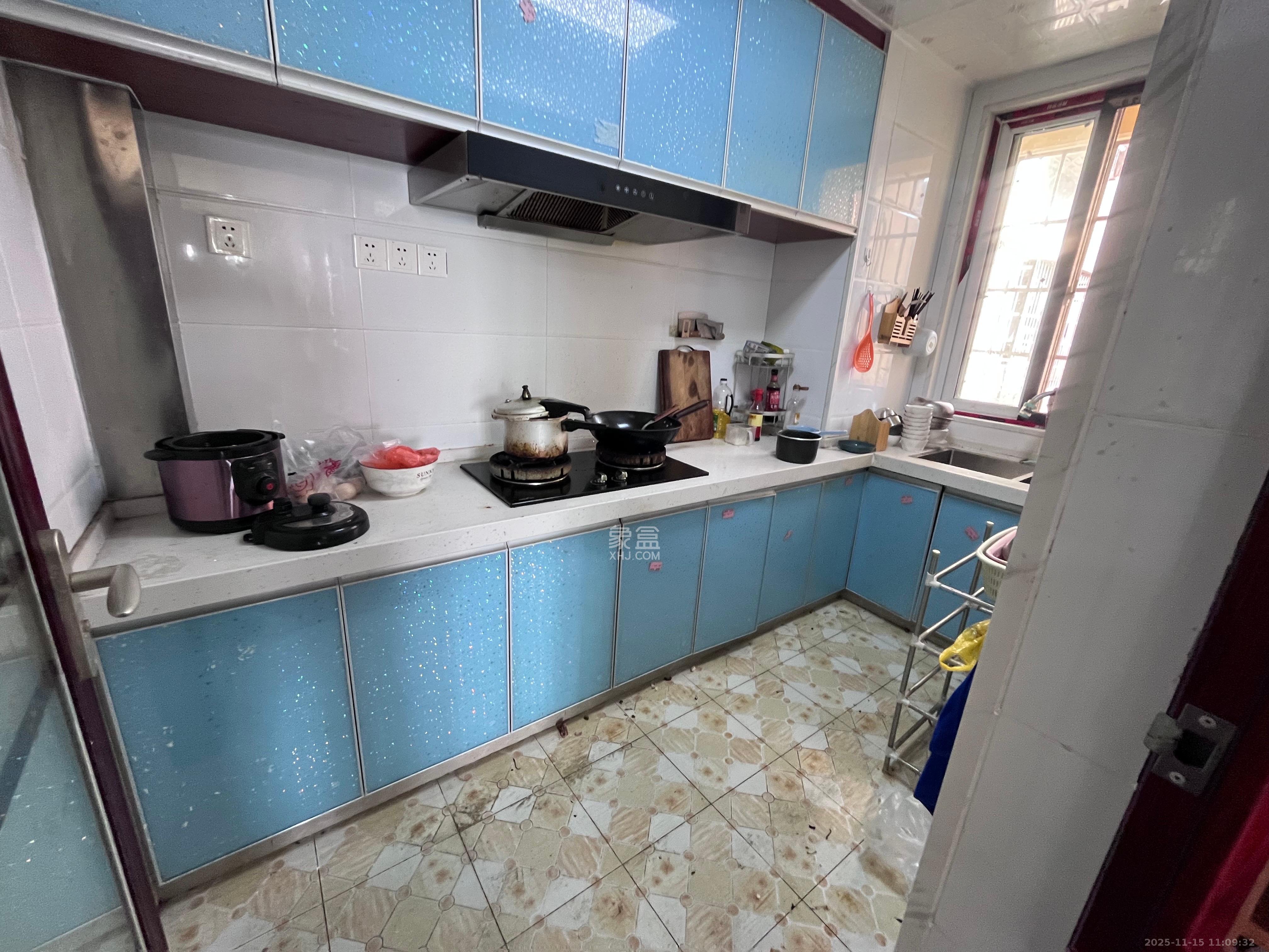 桥头家苑一期  2室2厅1卫    1600.0元/月室内图