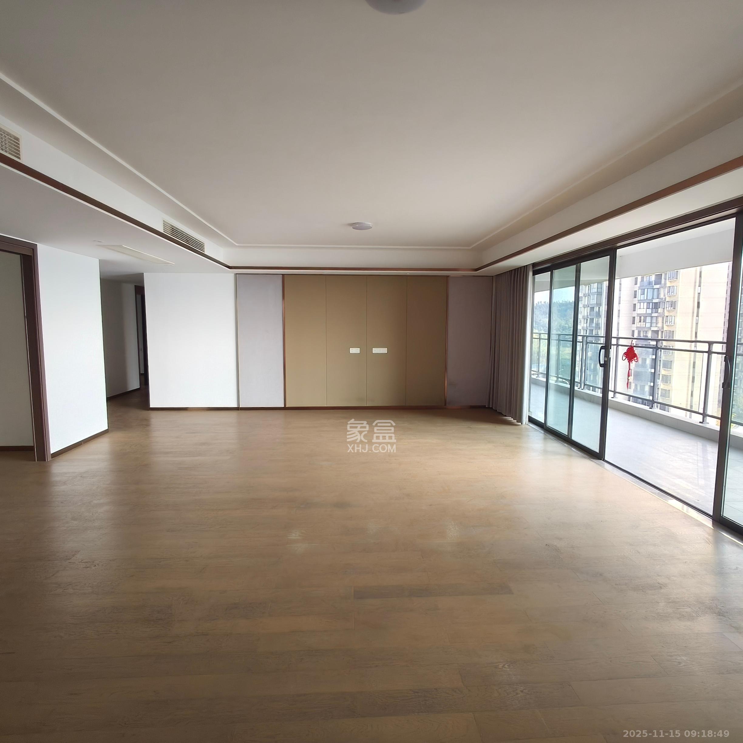 长沙万境潇湘  3室2厅2卫    5500.0元/月