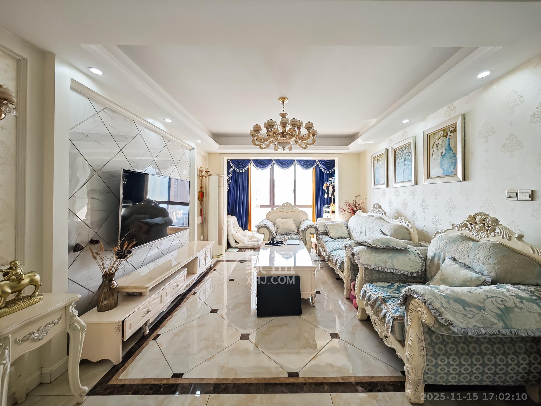 水映加州 3室2厅2卫 198.0万 水映加州 3室2厅2卫 198.0万客厅