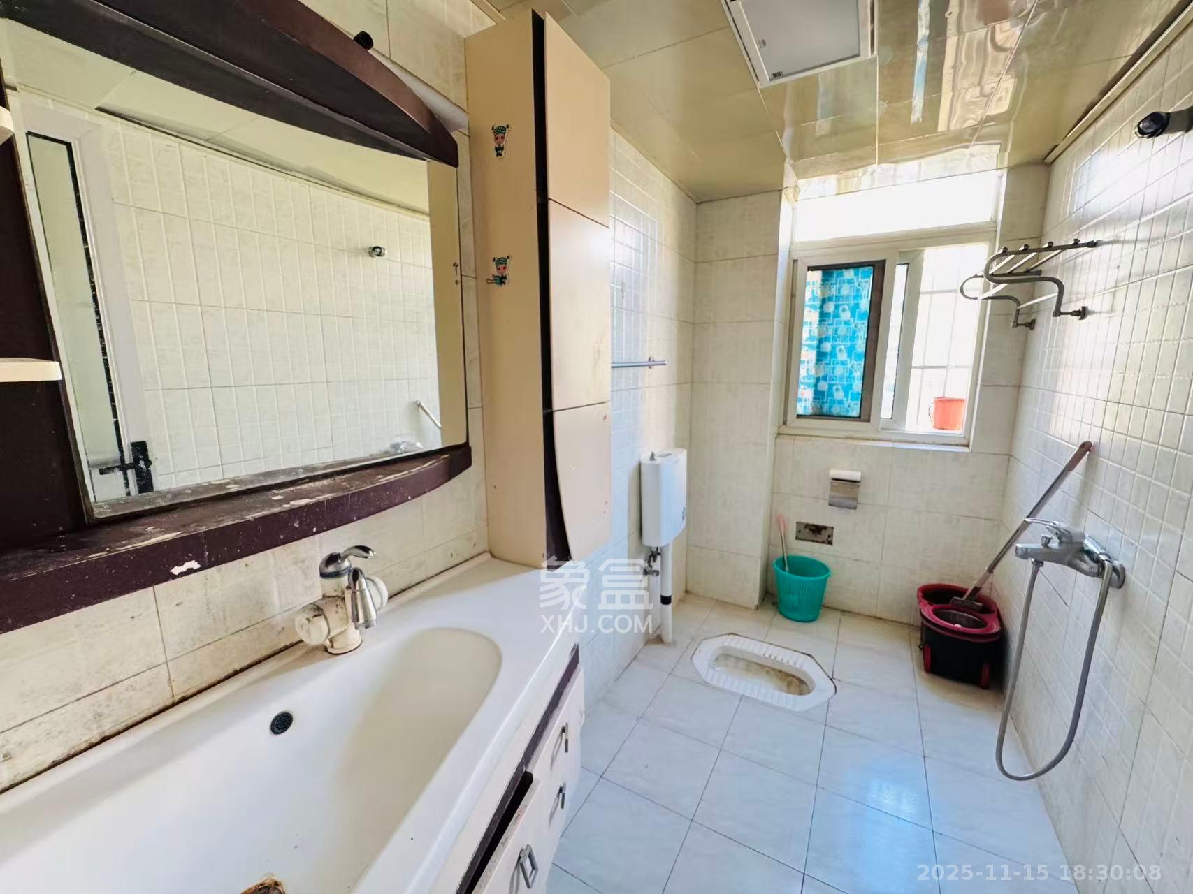 金碧文华  3室1厅1卫    2600.0元/月室内图