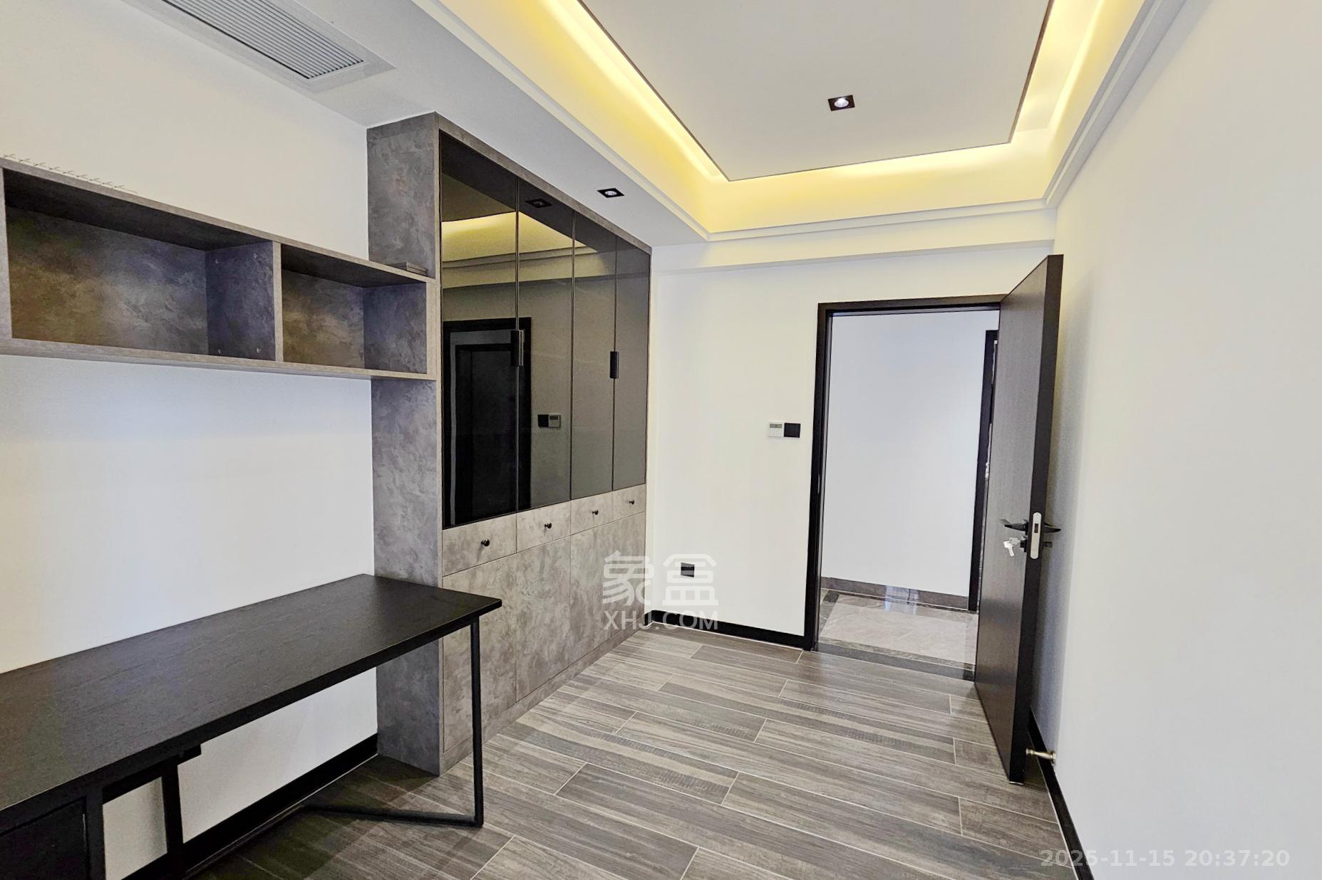 明大佳园 3室2厅2卫 149.8万 明大佳园 3室2厅2卫 149.8万卧室