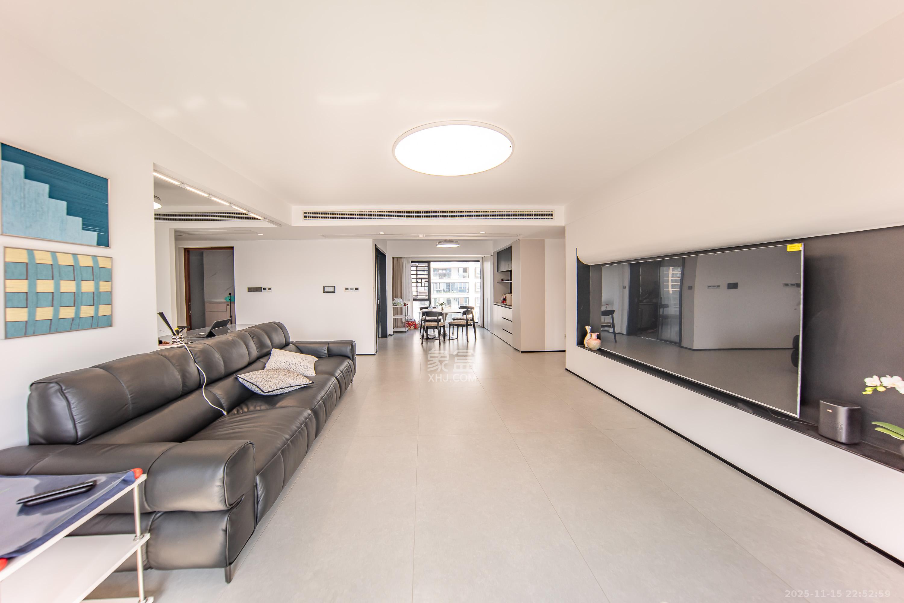 卓越洋湖晴翠  4室2厅2卫    240.0万客厅