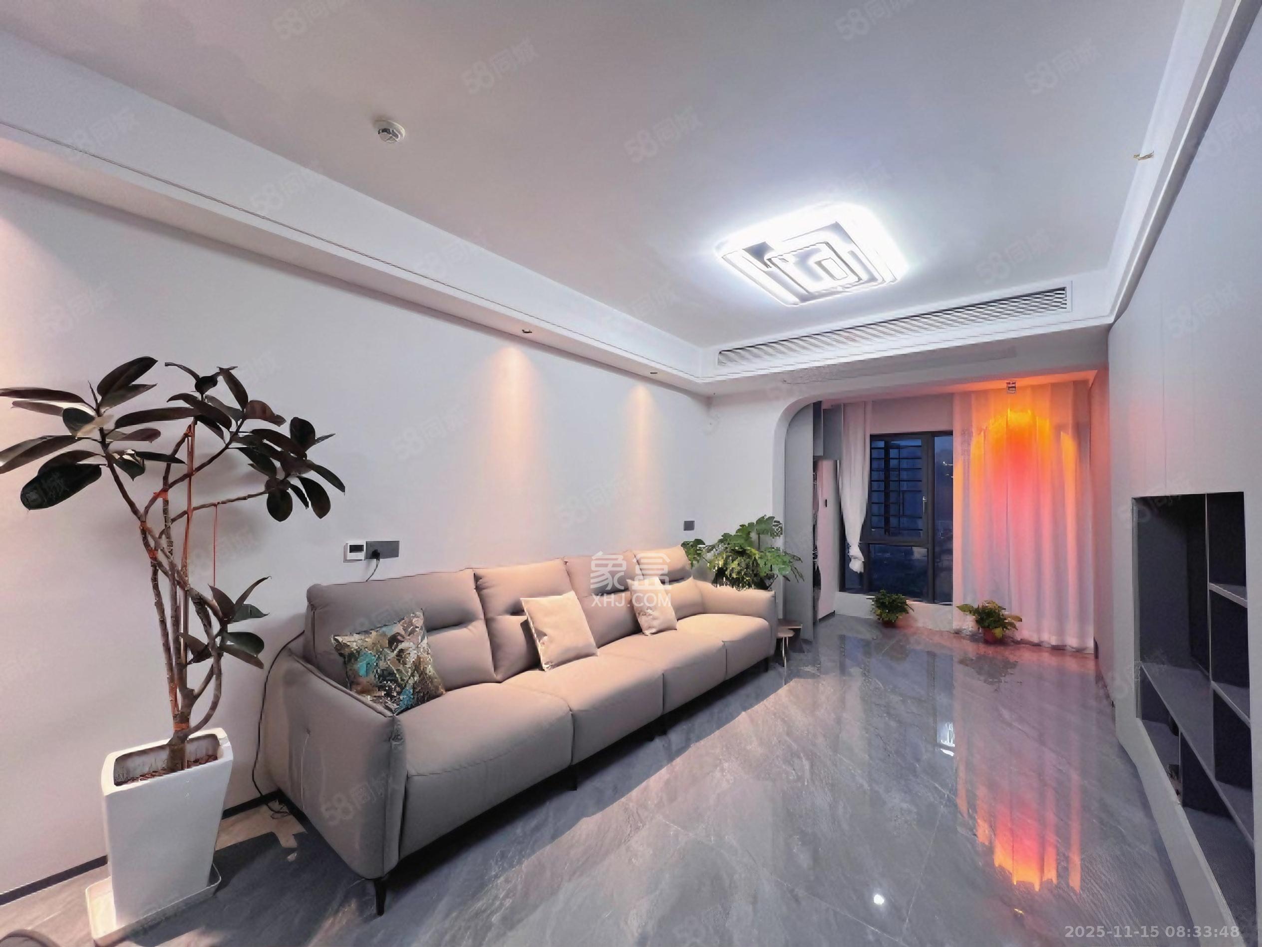 阳光城尚东湾悦江府  3室2厅1卫    3200.0元/月