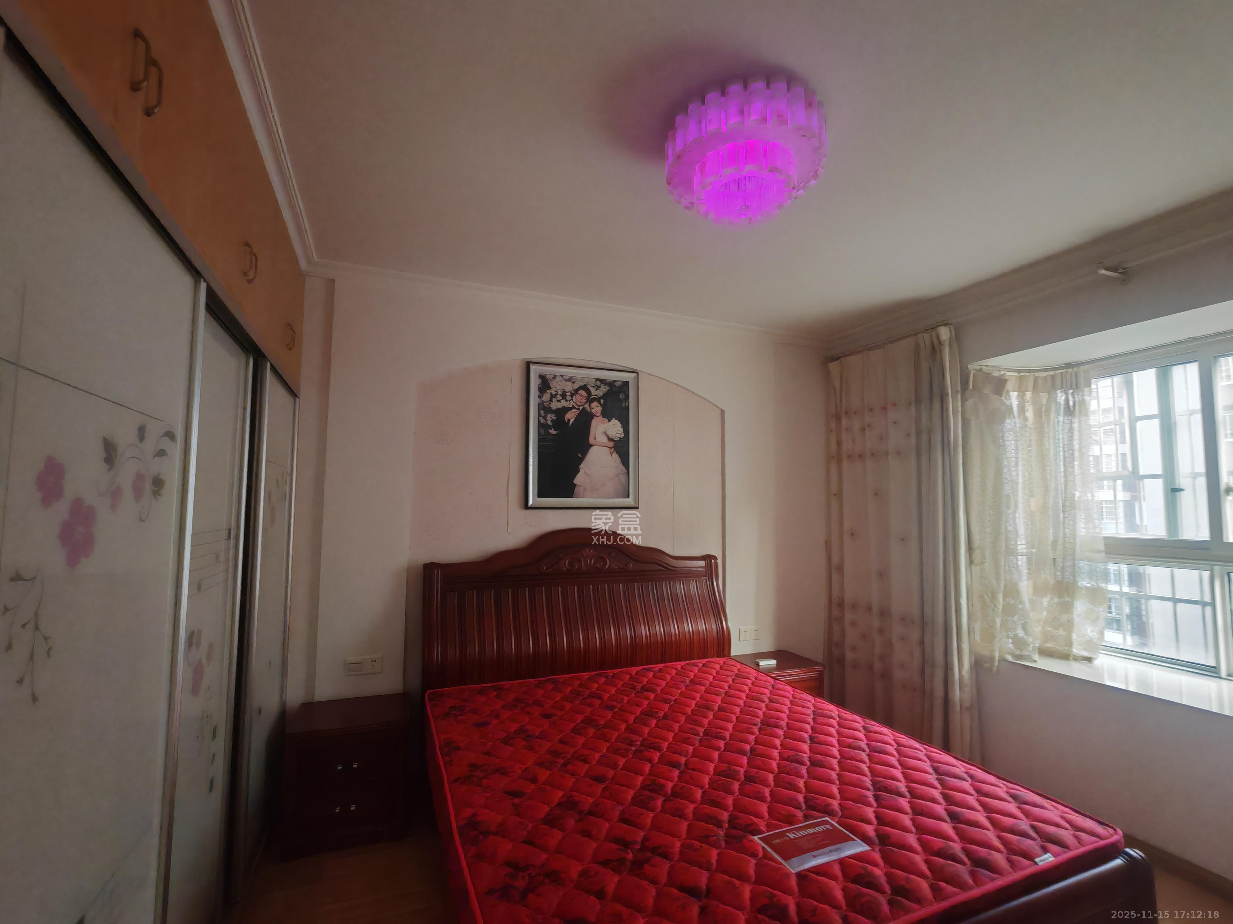 彩都公寓  3室2厅2卫    2000.0元/月室内图