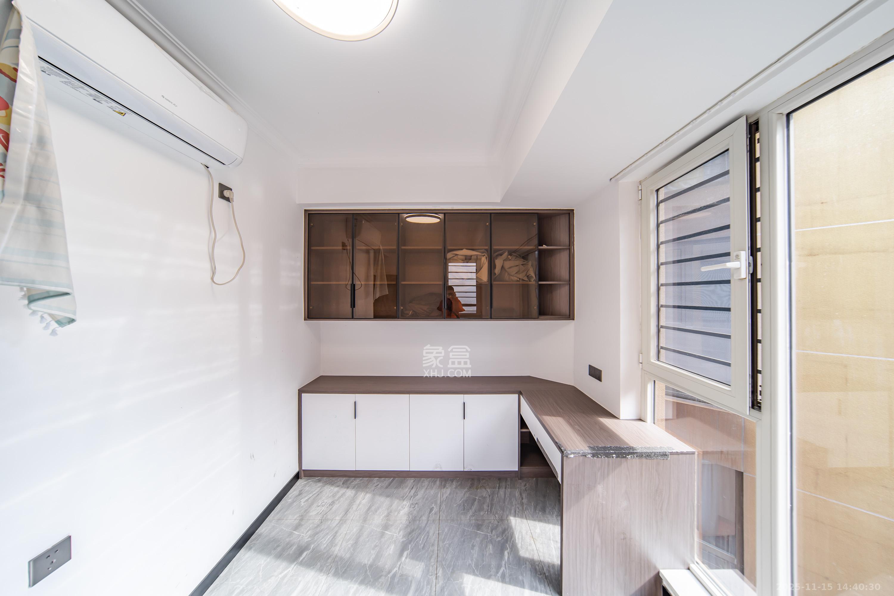 金色屋顶 5室2厅3卫 260.0万 金色屋顶 5室2厅3卫 260.0万卧室