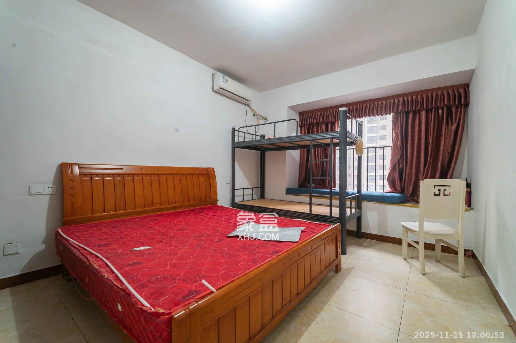 华润凤凰城三期  3室2厅2卫    1900.0元/月室内图