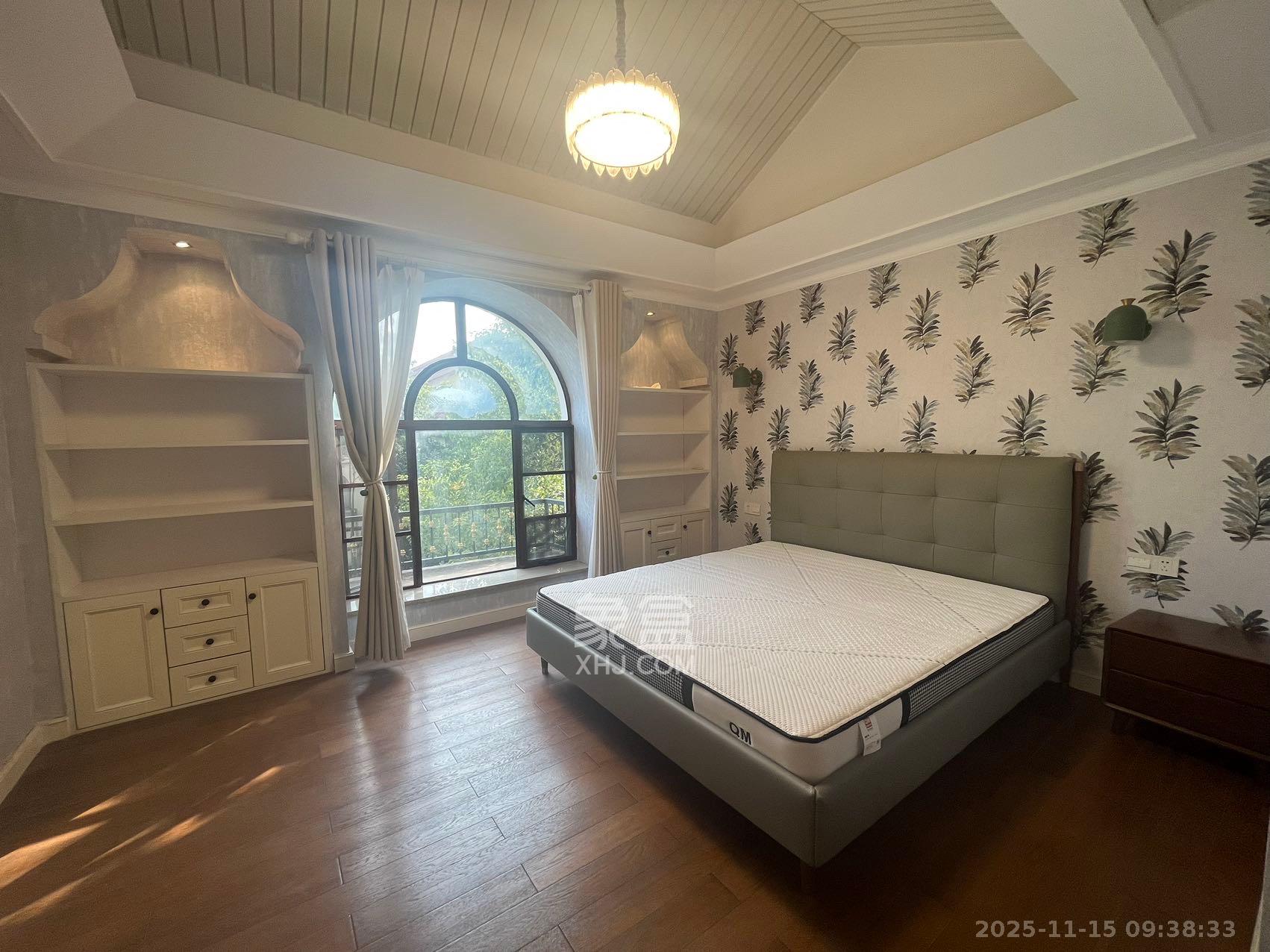 麓山恋迪亚溪谷  5室2厅3卫    7000.0元/月