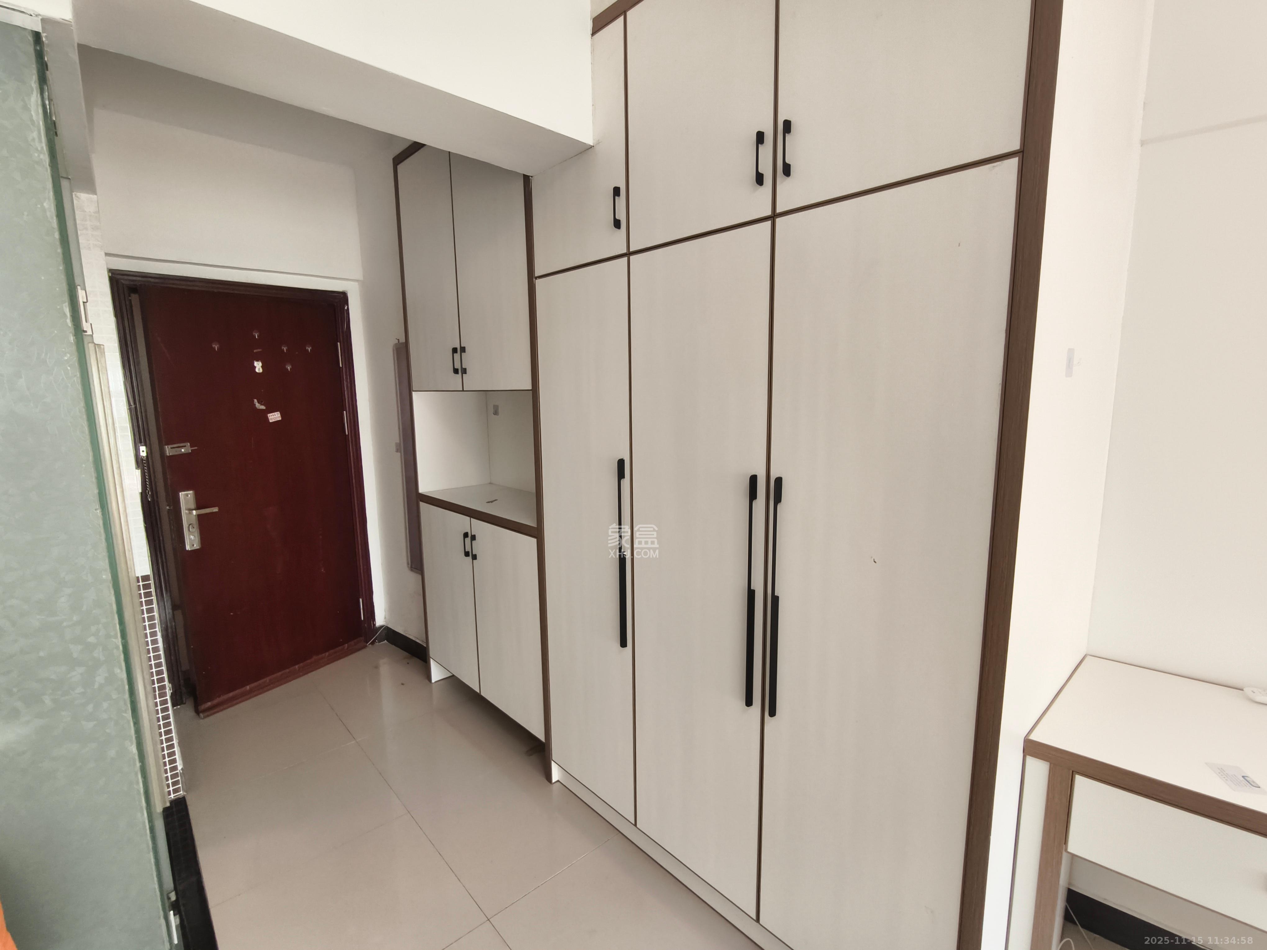 天健芙蓉盛世一期  1室1厅1卫    1600.0元/月室内图