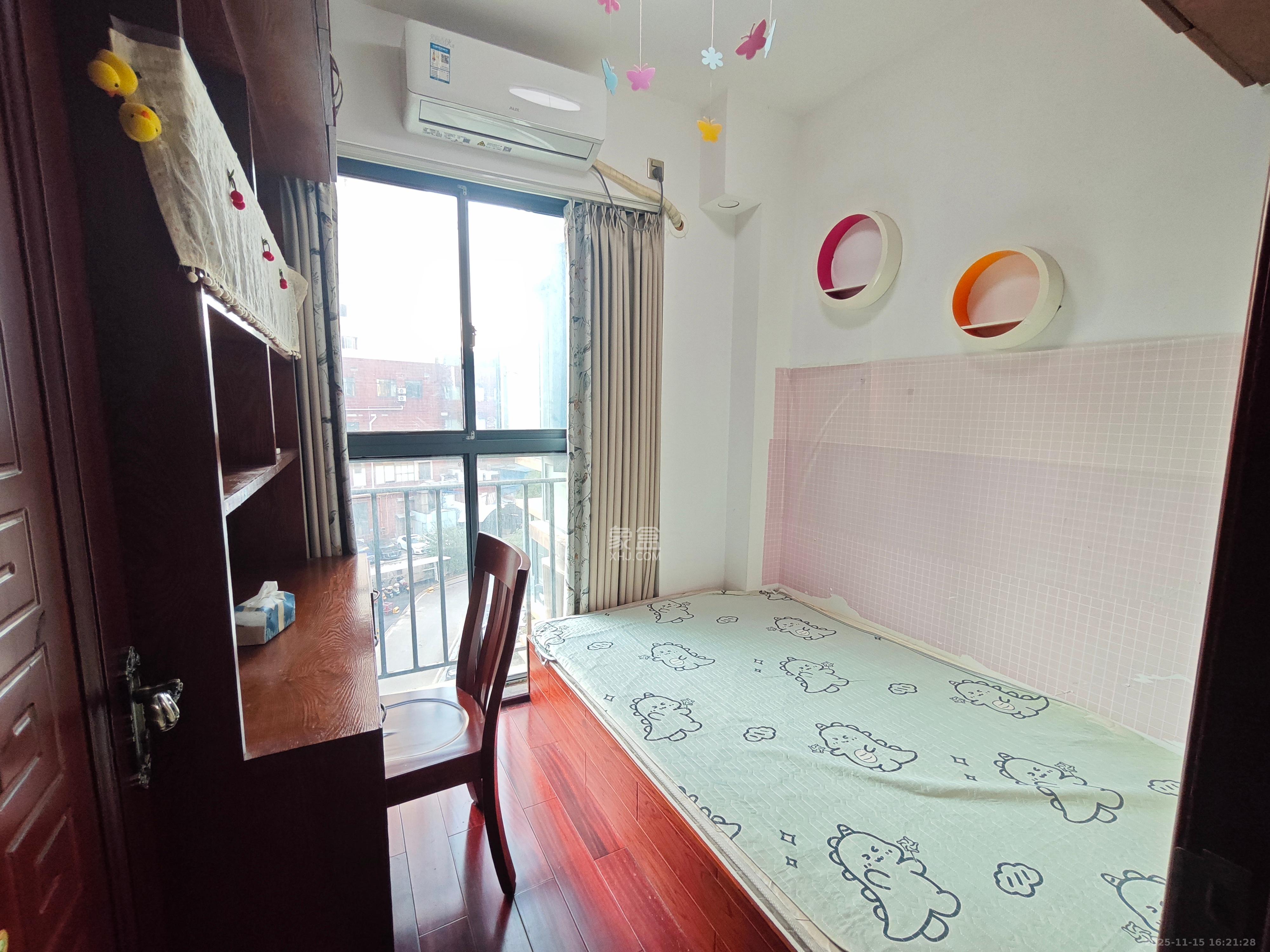 泊爱蓝湾  3室2厅1卫    2200.0元/月室内图