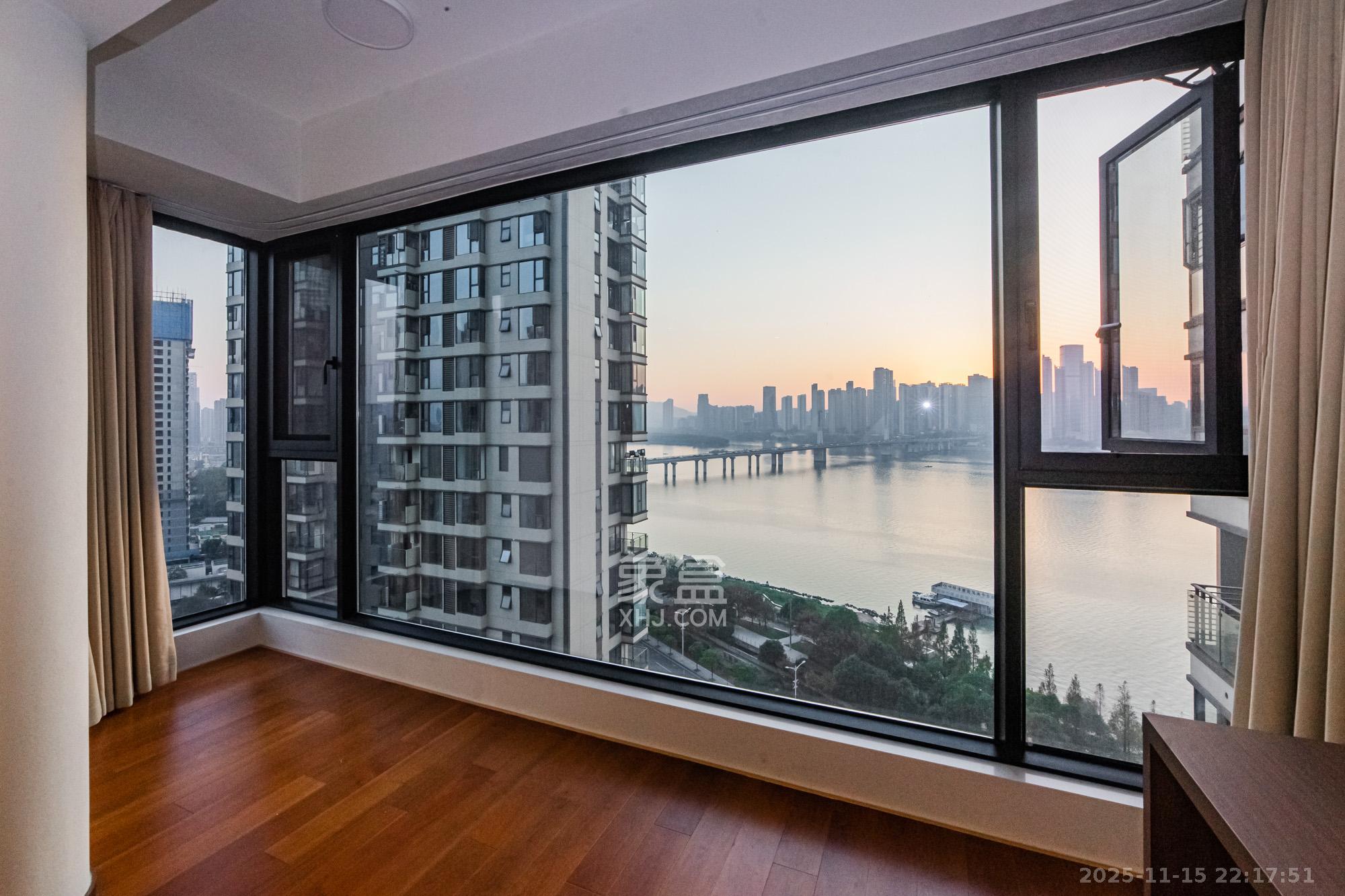 北辰瀚江府 4室2厅2卫 350.0万 北辰瀚江府 4室2厅2卫 350.0万阳台