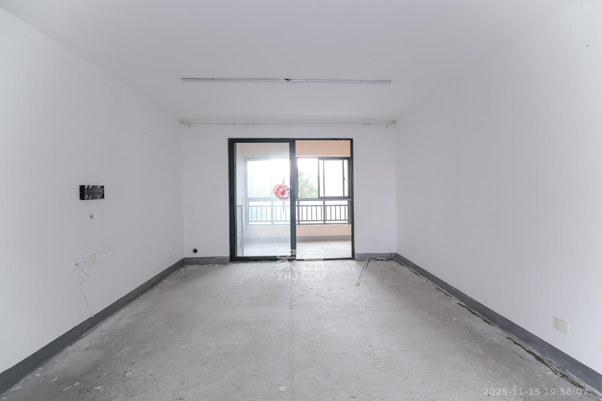 三一街区  3室2厅2卫    61.8万