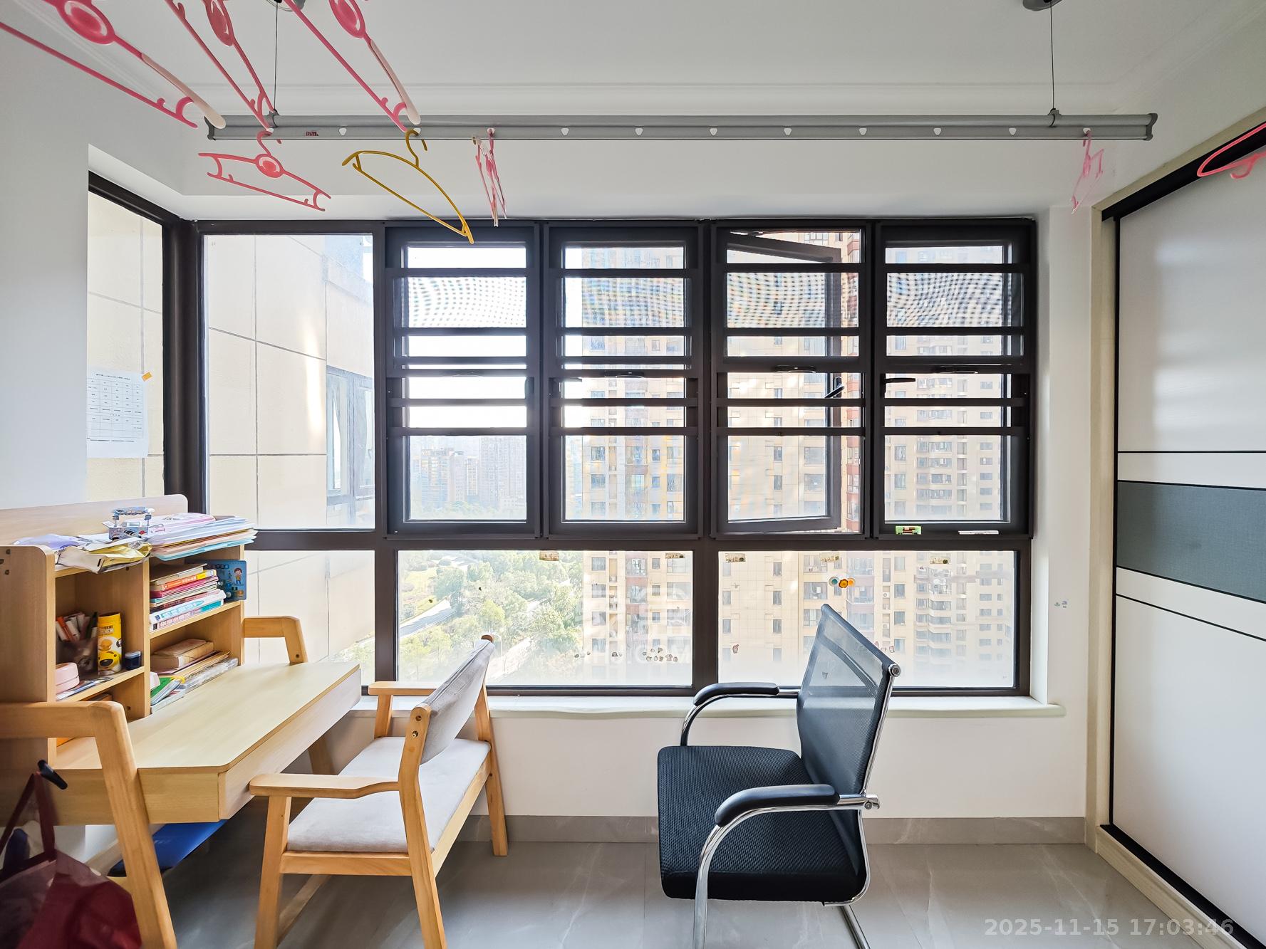 山语城三期  3室2厅2卫    85.0万阳台