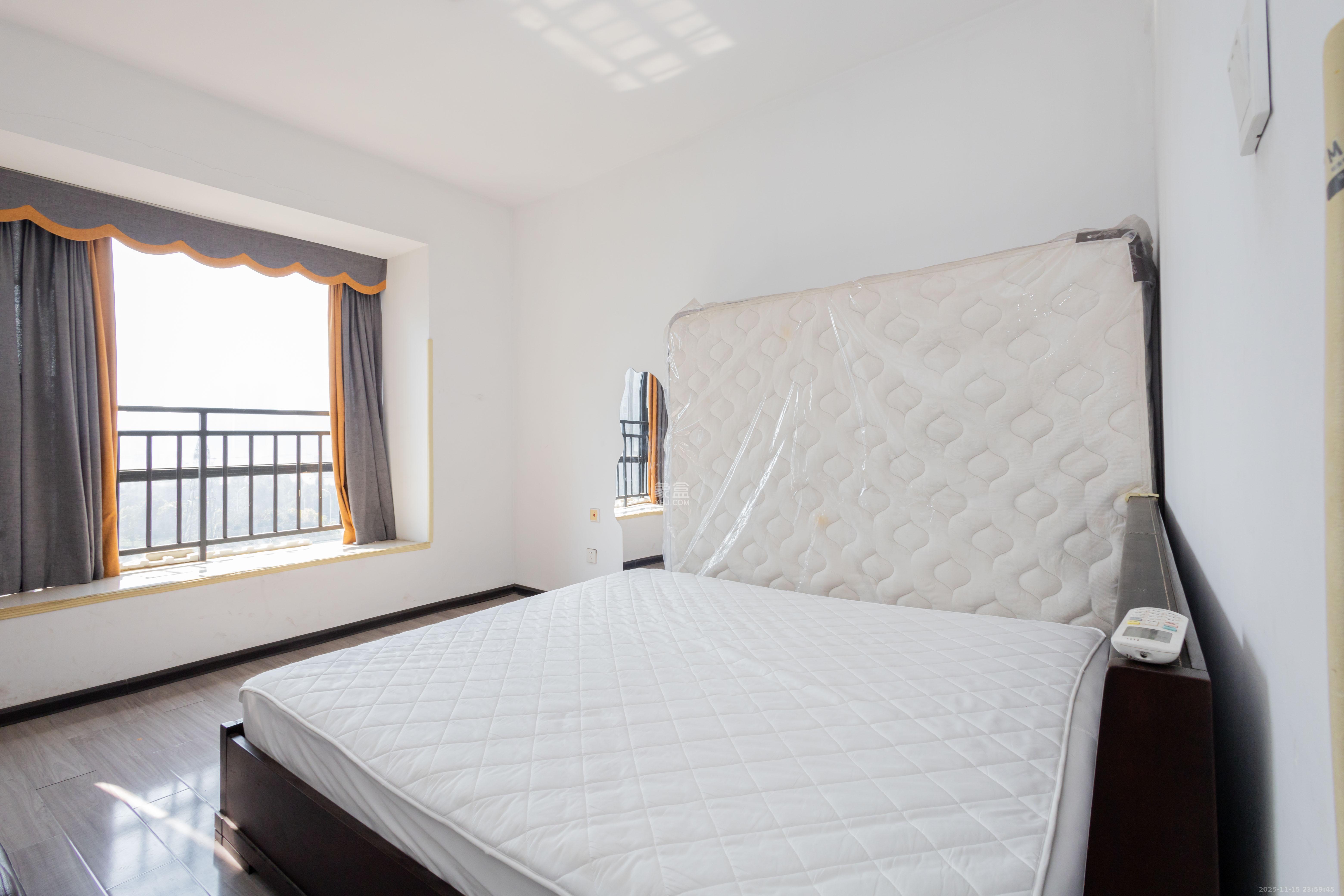 辉煌国际城一期  3室2厅1卫    110.0万卧室