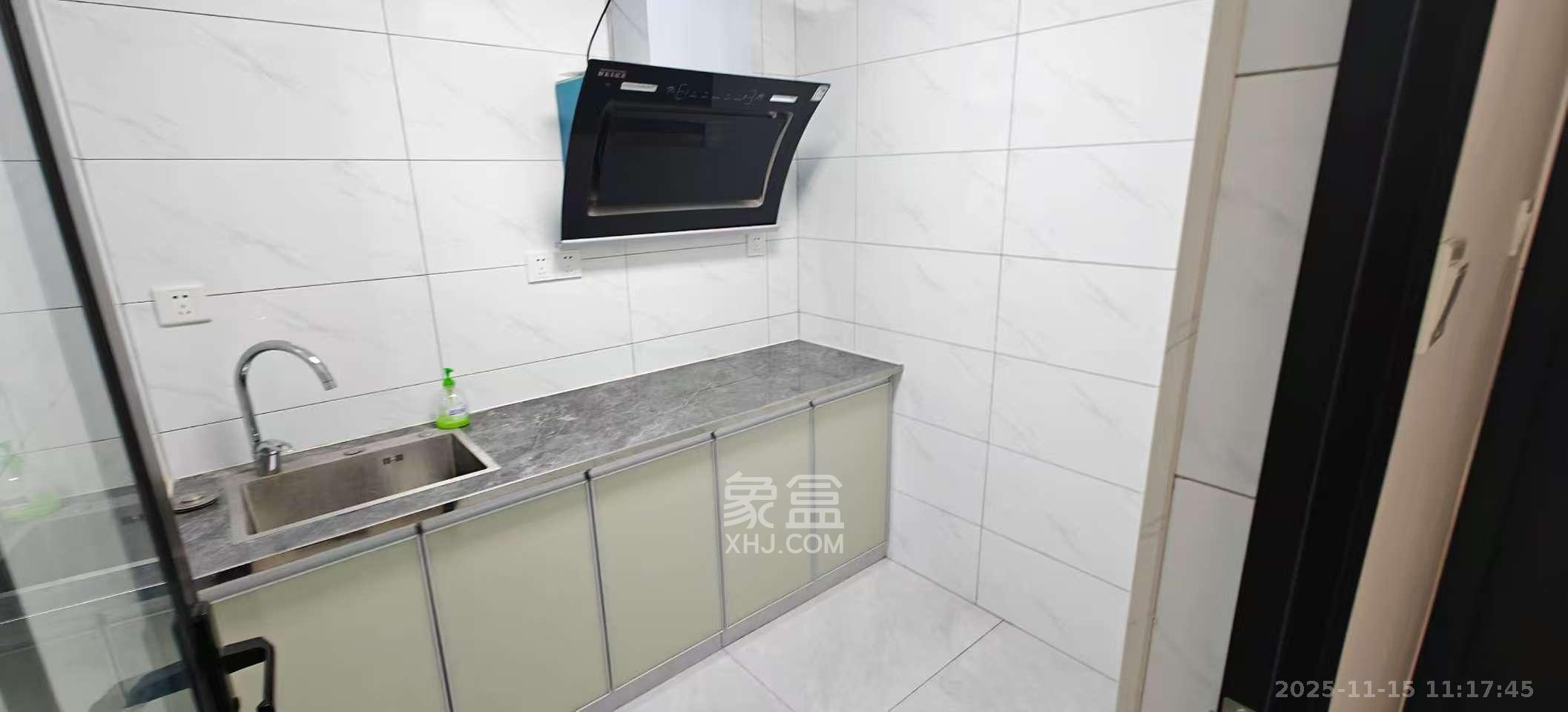 诚兴园  1室1厅2卫    1700.0元/月室内图