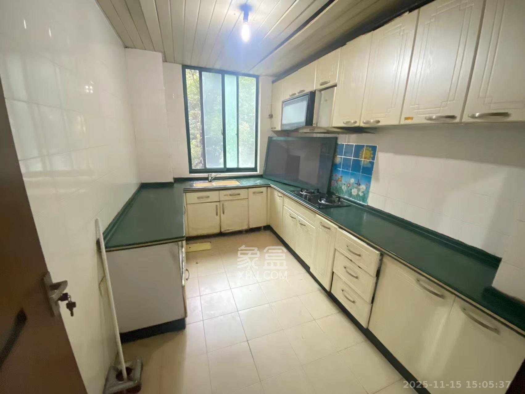 华盛家园  3室2厅2卫    2000.0元/月室内图