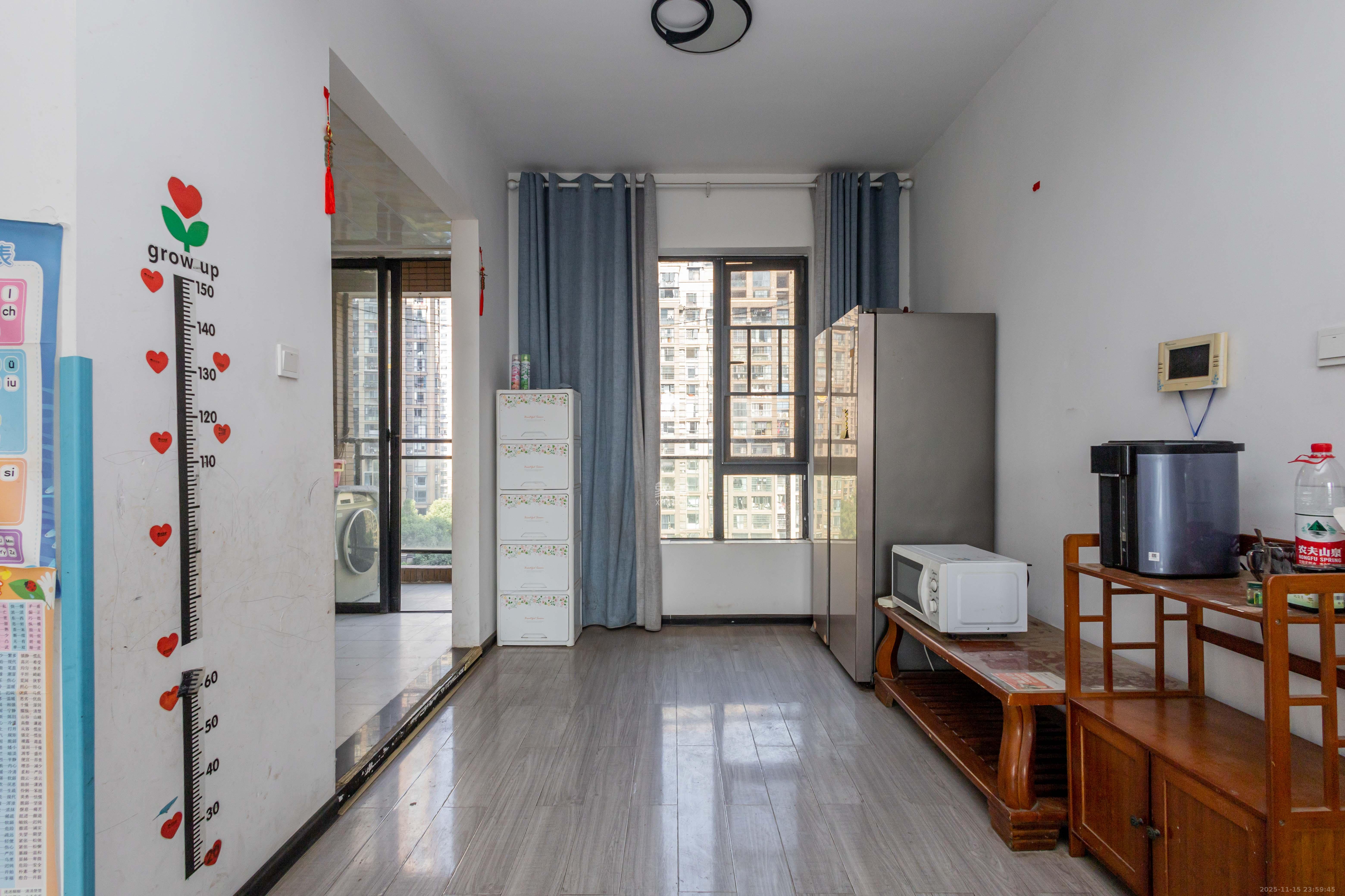 辉煌国际城一期  3室2厅1卫    110.0万客厅