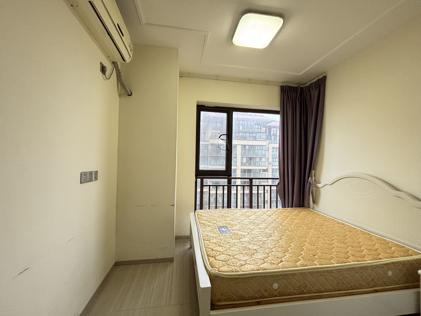 鲁能海蓝园筑  3室2厅1卫    2000.0元/月室内图