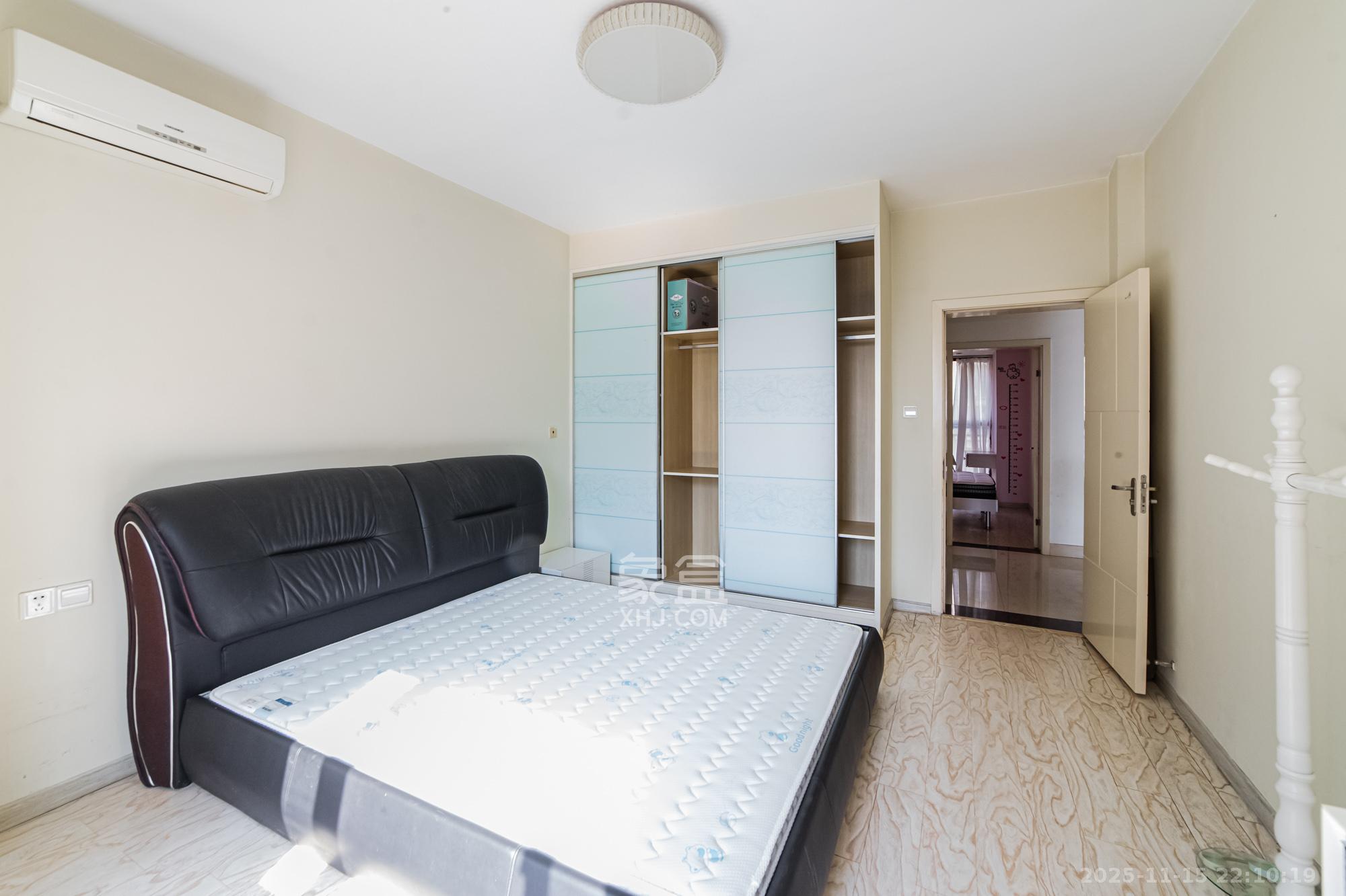 万国城（当代满庭春MOMA）一期  2室2厅1卫    85.0万卧室